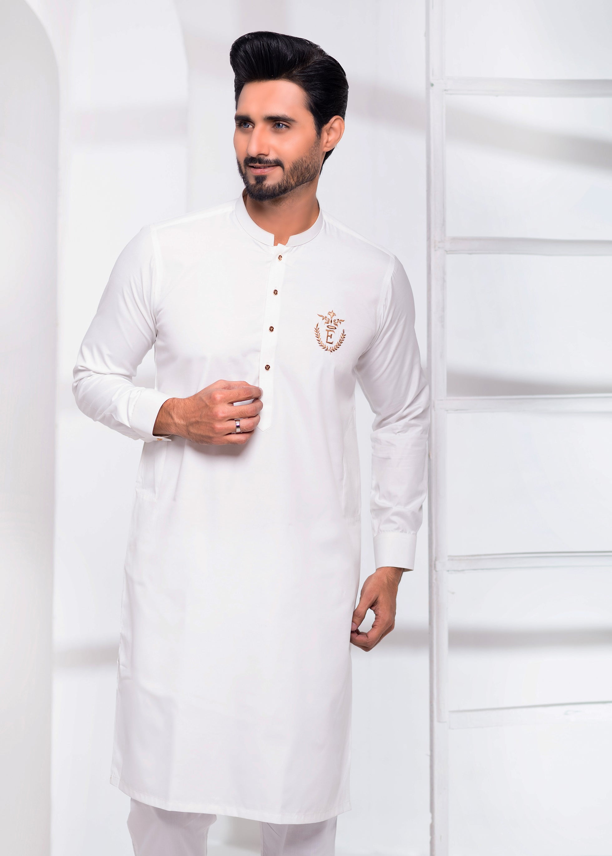White Embroidered Breathable Fabric Kurta Pajama (2-Piece) - Image 4