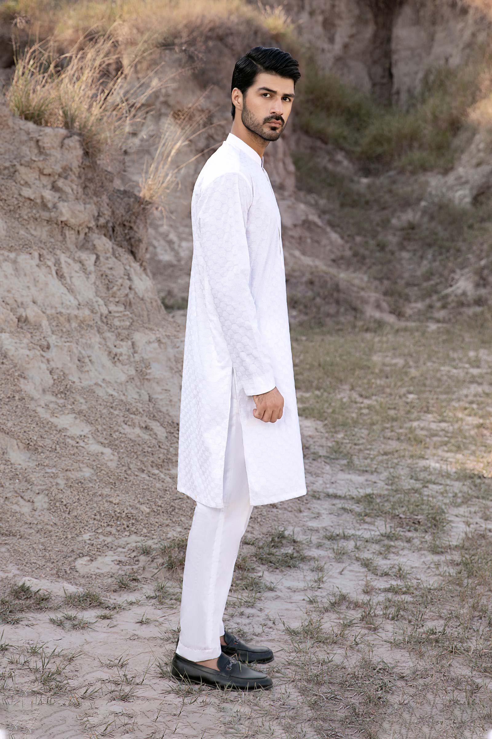 White Embroidered Combed Cotton Kurta Pajama (2-Piece) - Image 4