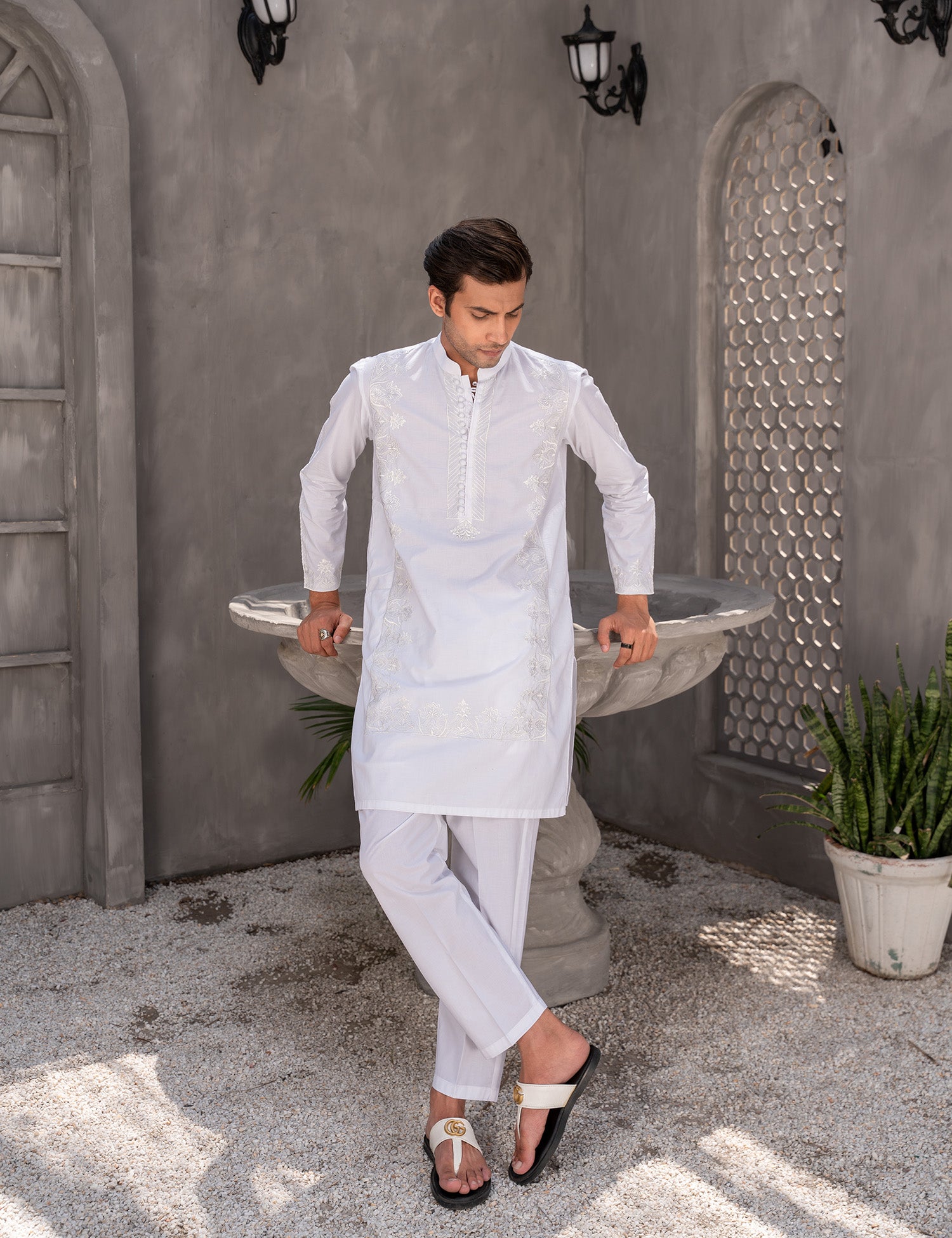 White Embroidered Cotton Kurta Pajama (2-Piece) - Image 1