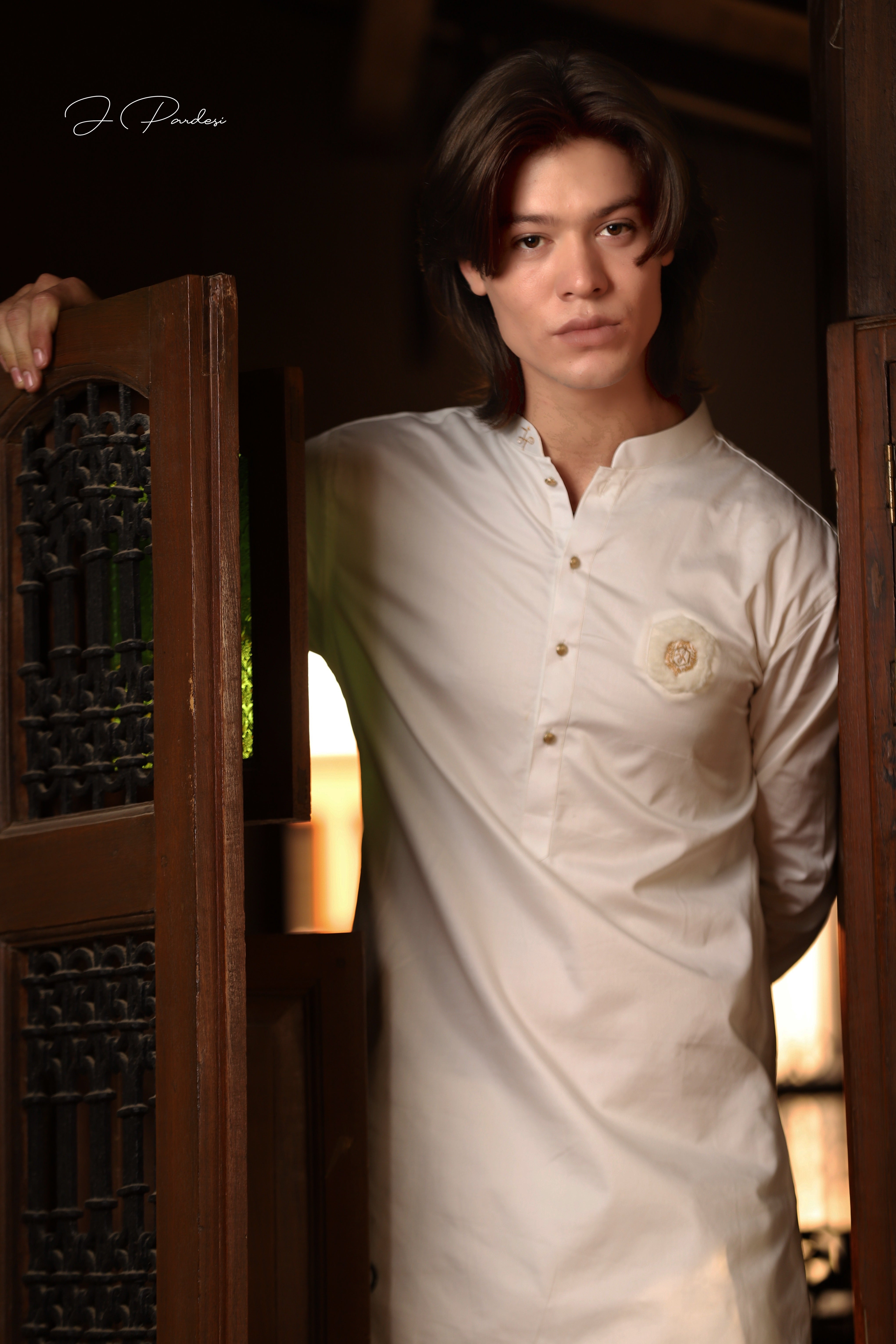 Feather White Hand Embroidered Cotton Kurta Pajama (2-Piece) - Image 2
