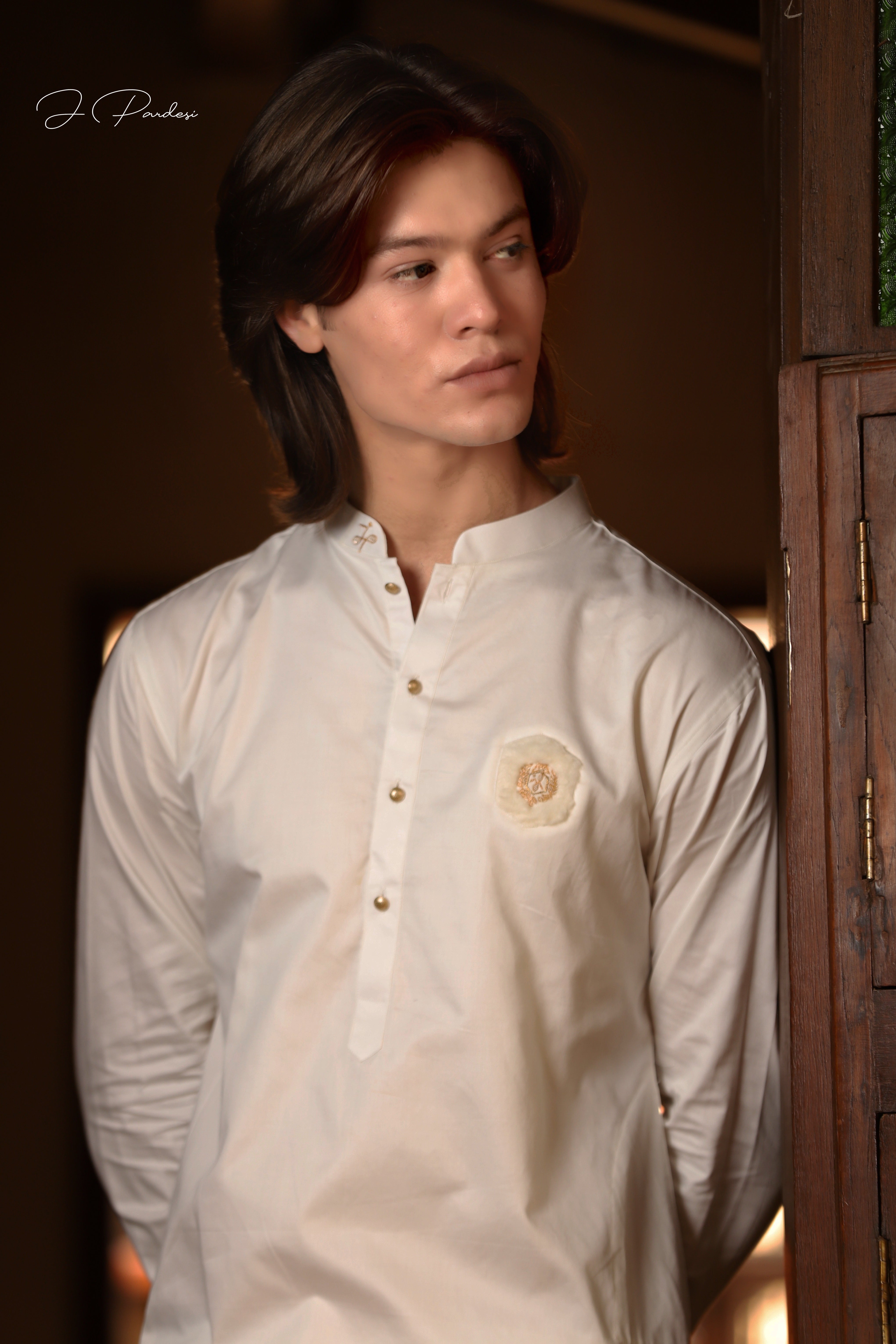 Feather White Hand Embroidered Cotton Kurta Pajama (2-Piece) - Image 3