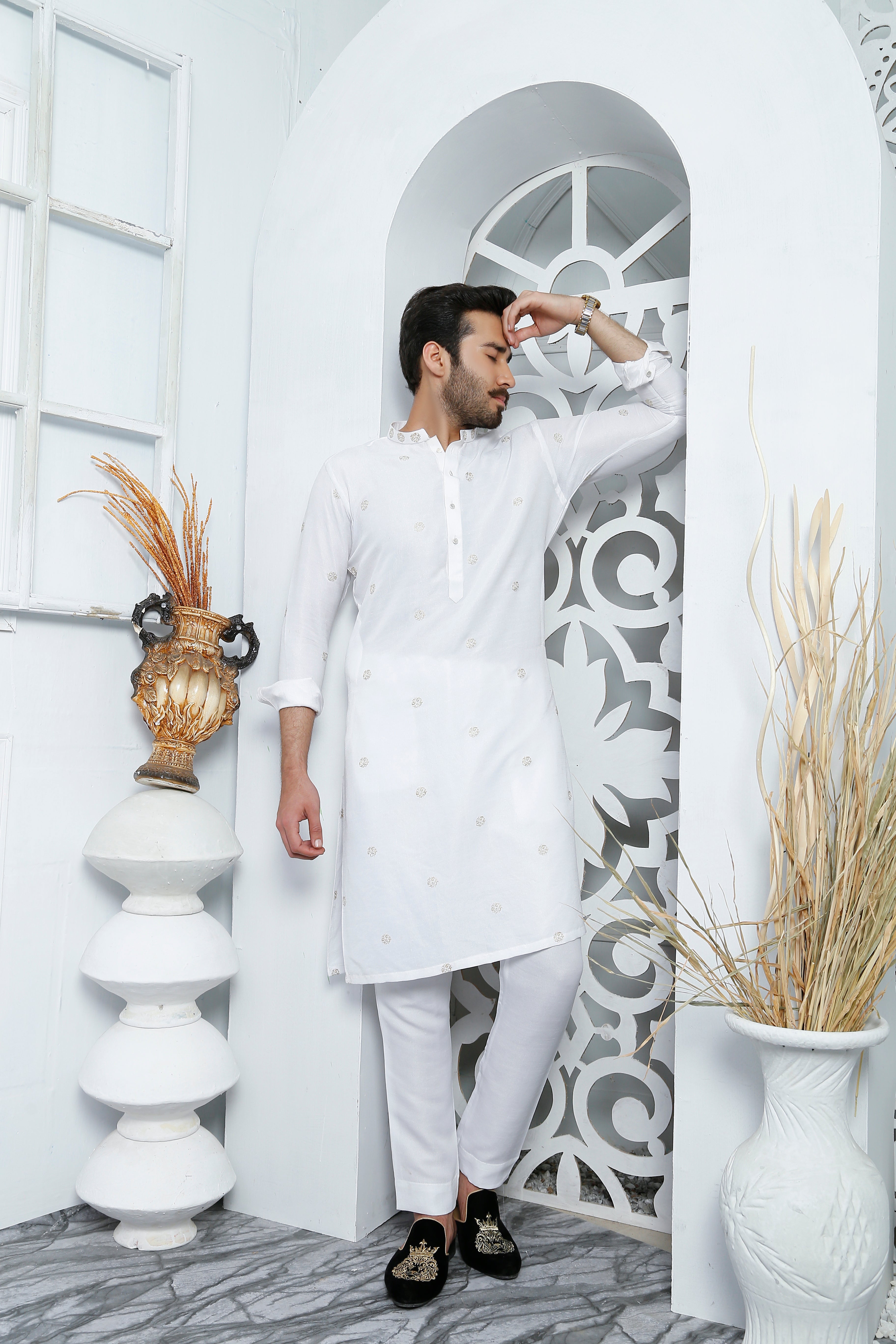 White Embroidered Cotton-Silk Kurta Pajama (2-Piece) - Image 1