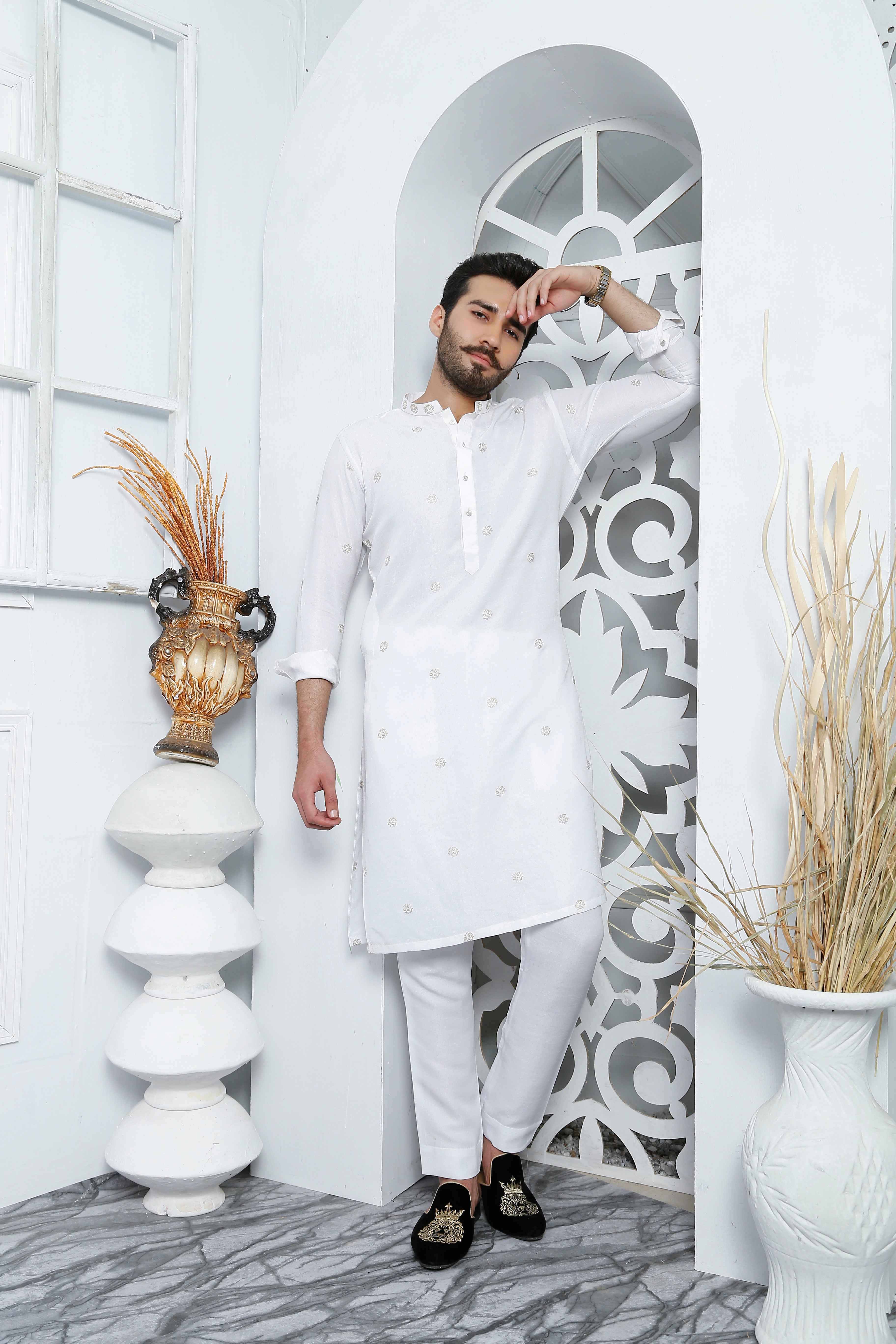 White Embroidered Cotton-Silk Kurta Pajama (2-Piece) - Image 2