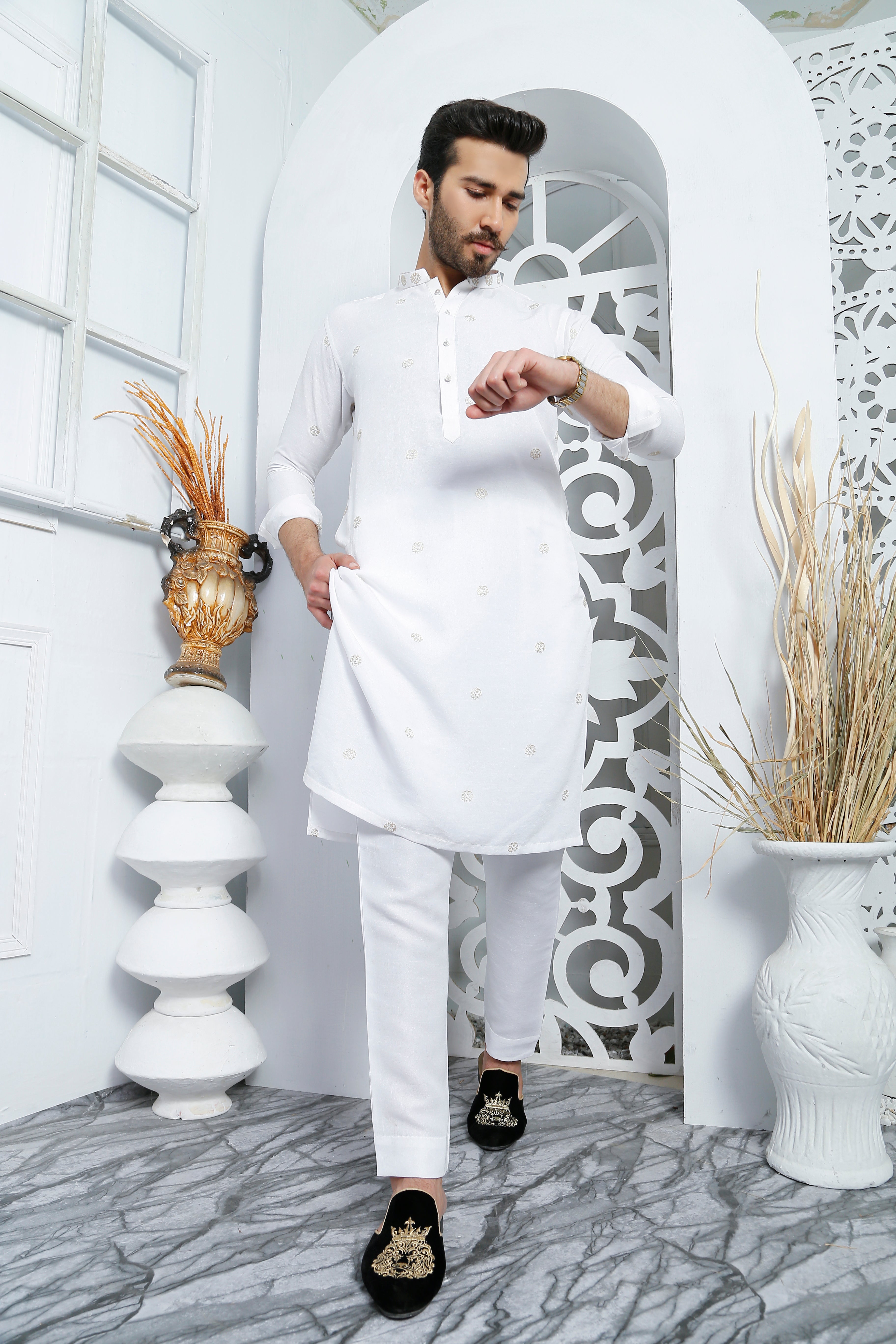 White Embroidered Cotton-Silk Kurta Pajama (2-Piece) - Image 3