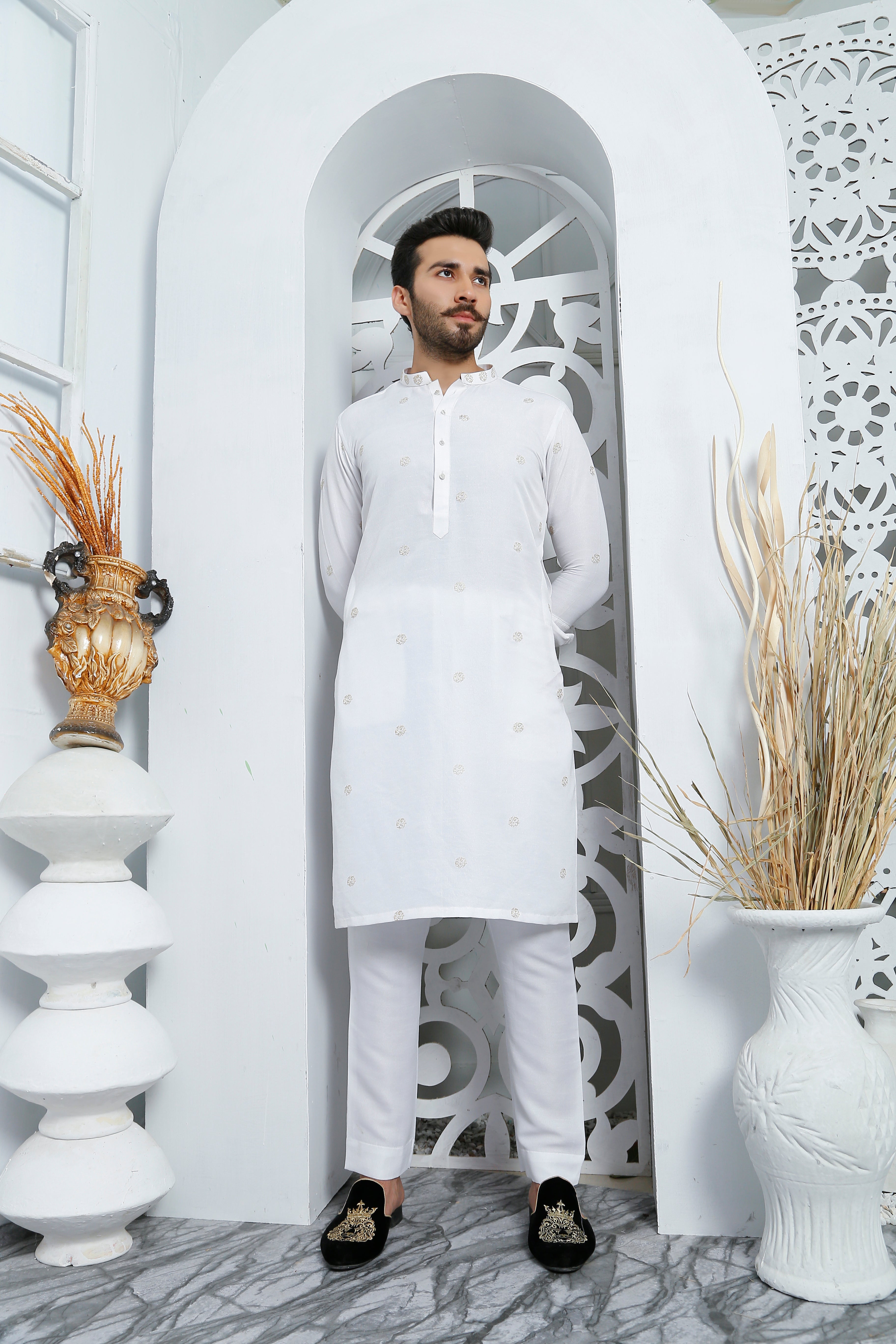 White Embroidered Cotton-Silk Kurta Pajama (2-Piece) - Image 4