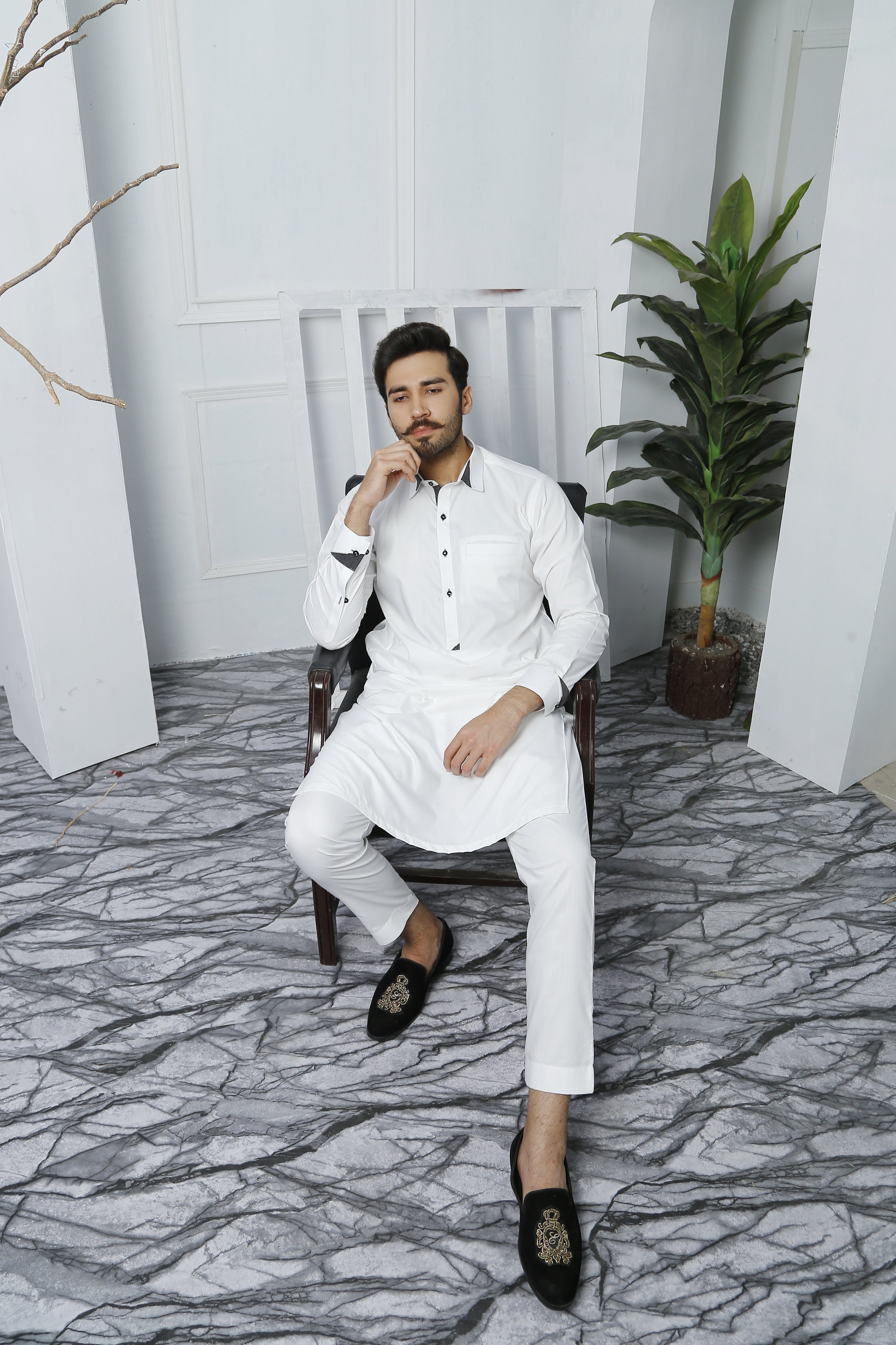 White Embellished Cotton Silk Kurta Pajama (2-Piece) - Image 1