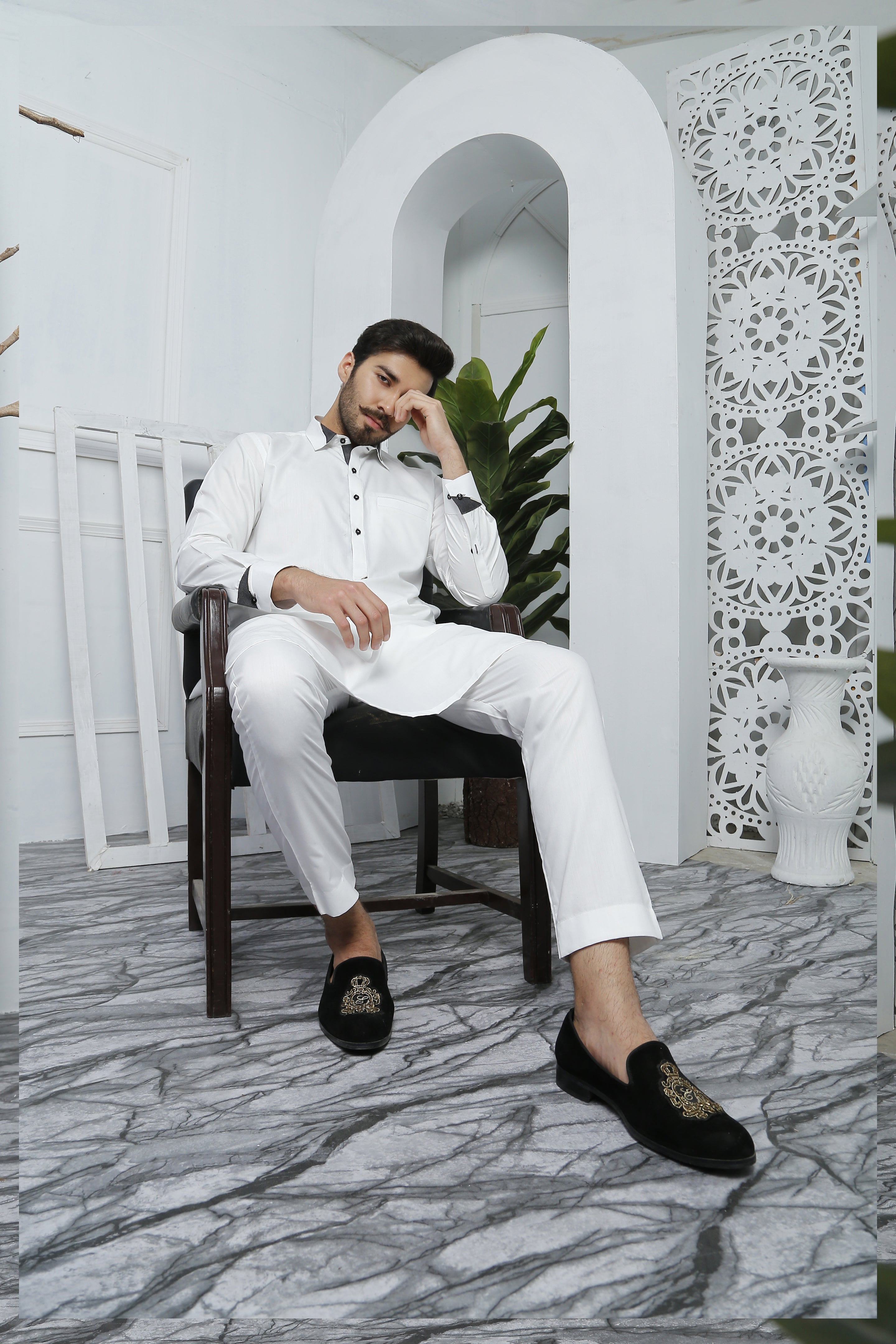White Embellished Cotton Silk Kurta Pajama (2-Piece) - Image 2