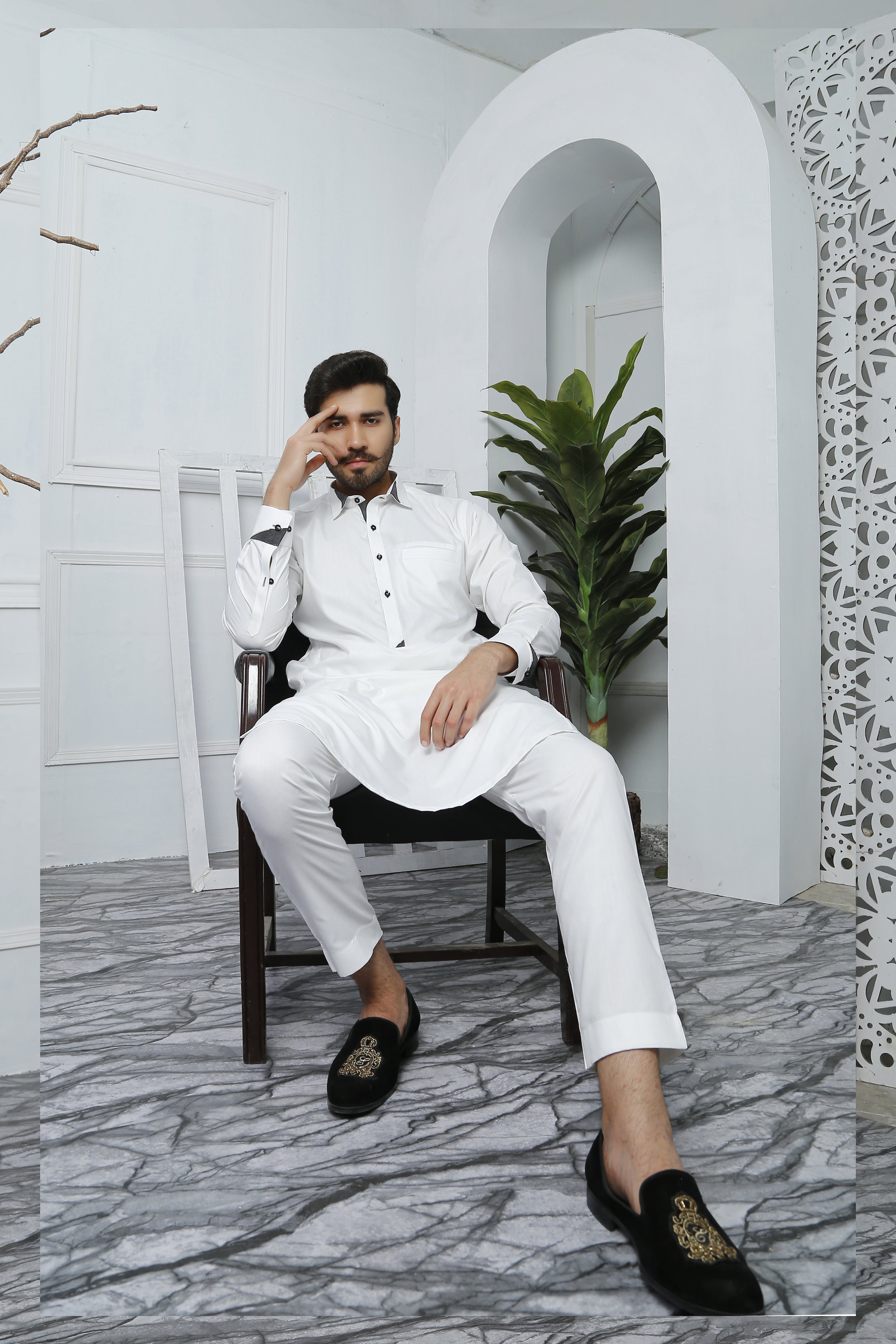 White Embellished Cotton Silk Kurta Pajama (2-Piece) - Image 5