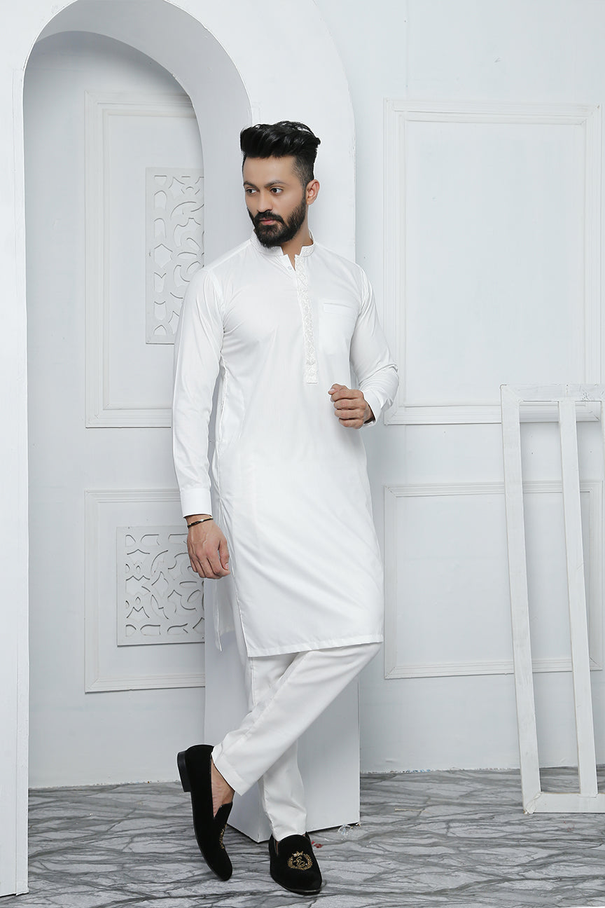 White Embellished Cotton Silk Kurta Pajama (2-Piece) - Image 2