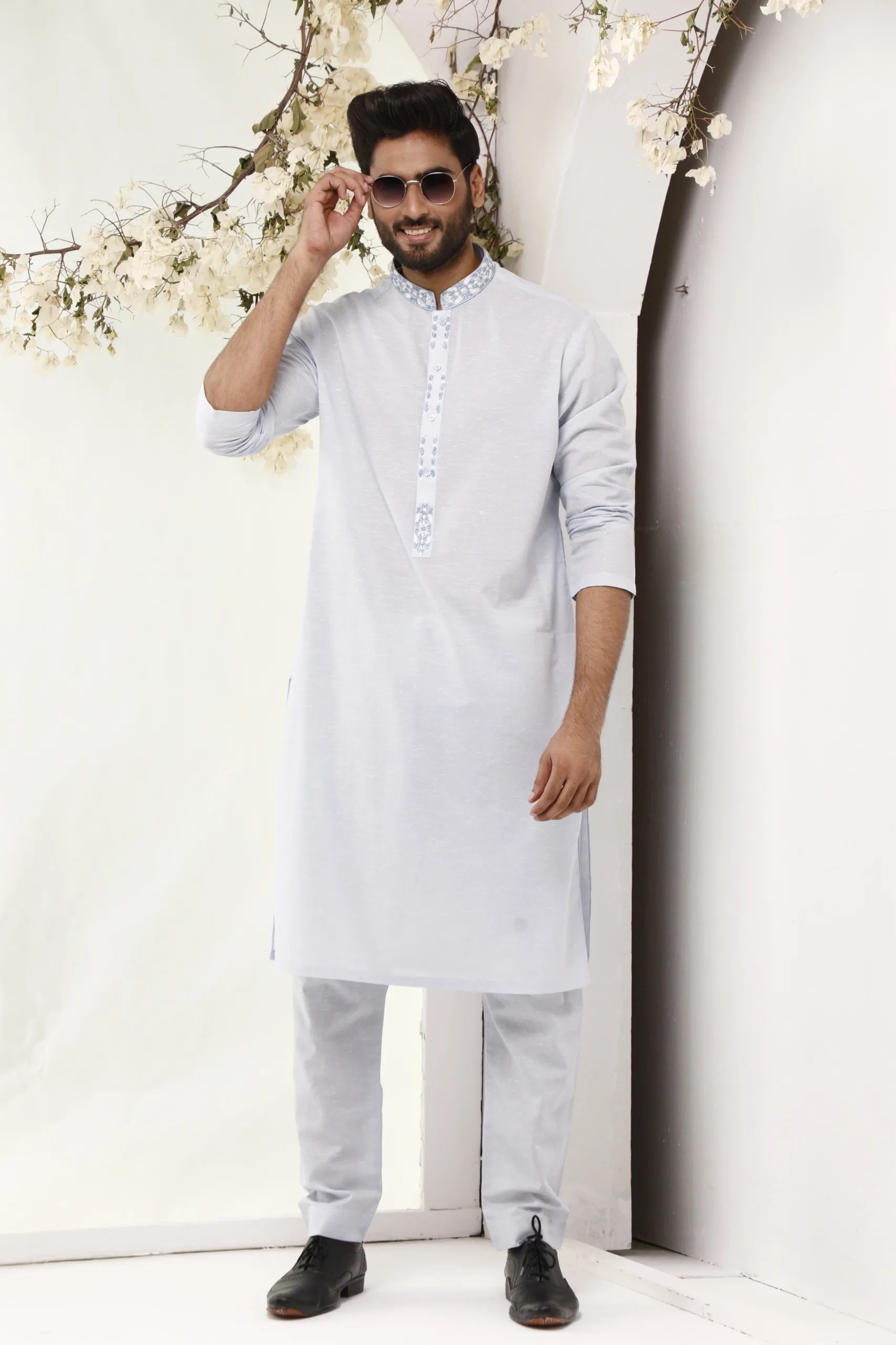 White Embroidered Cotton Kurta Pajama (2-Piece) - Image 1