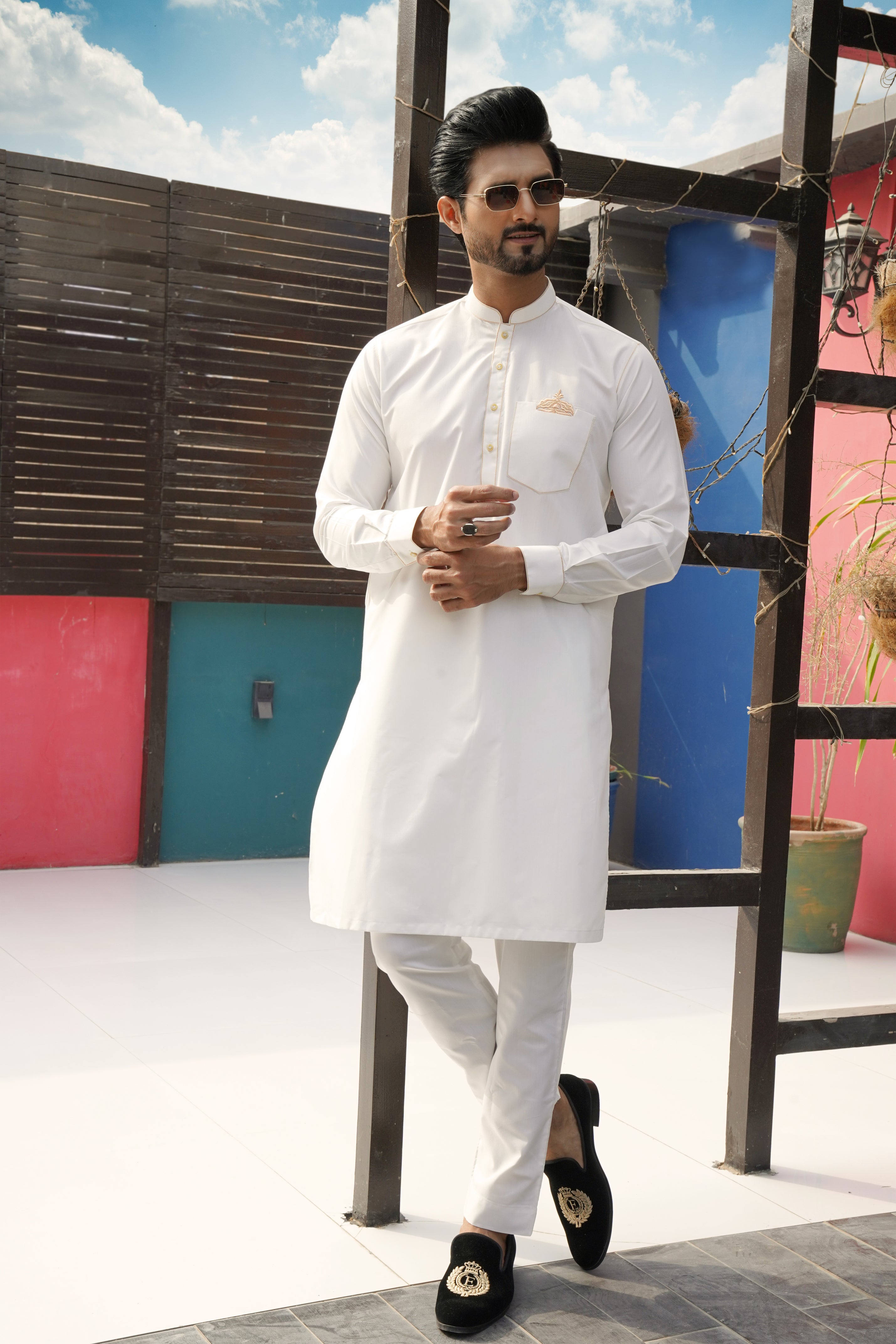 White Embroidered Cotton Kurta Pajama (2-Piece) - Image 1