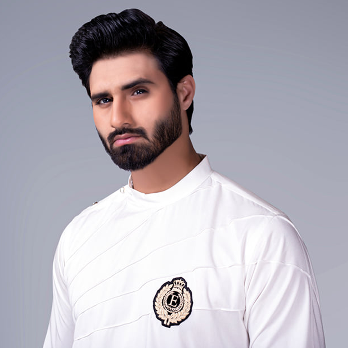 White Embroidered Crest Cotton Kurta Pajama (2-Piece) - Image 2
