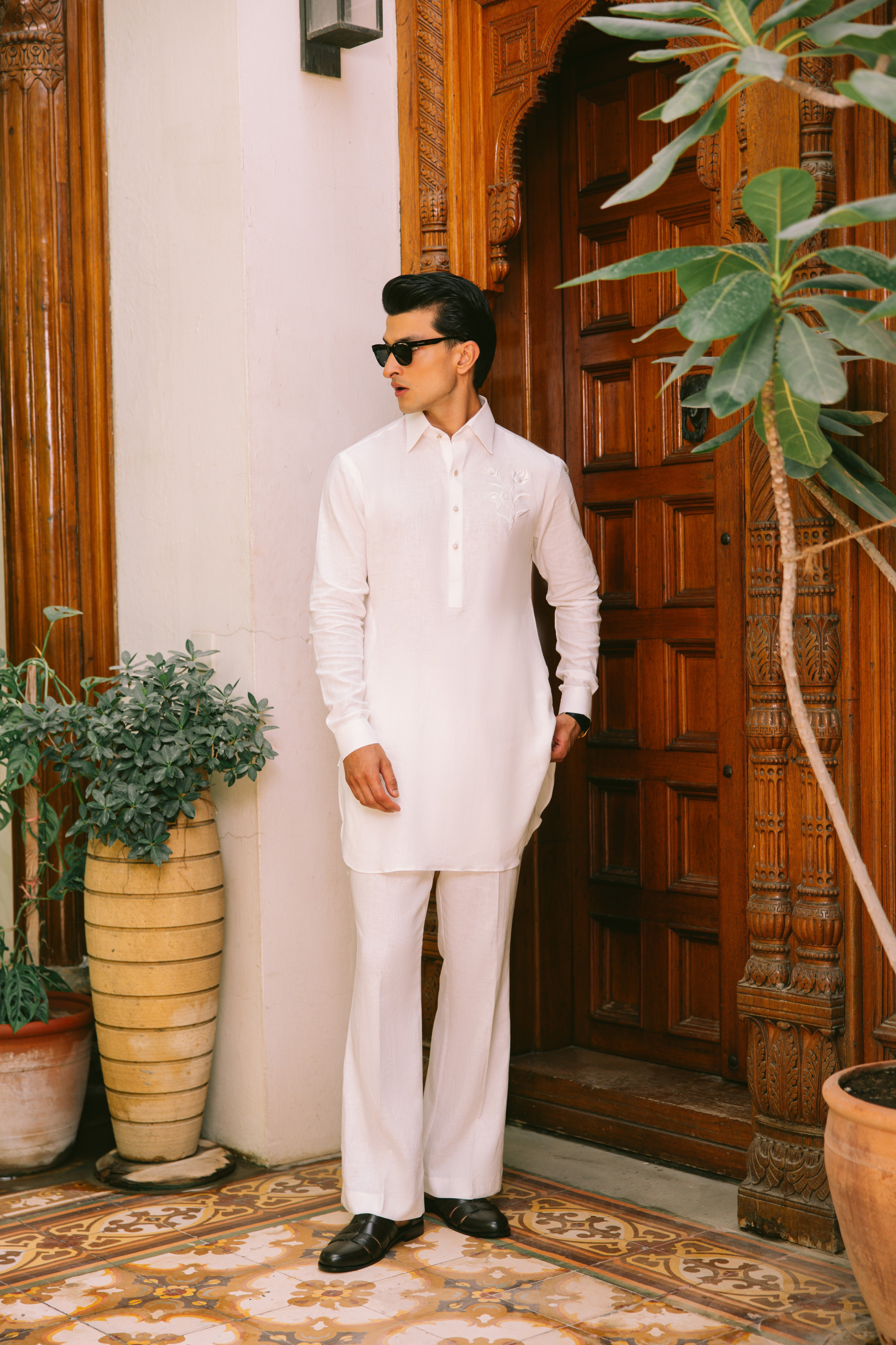 White Embroidered Linen Kurta Pajama (2-Piece) - Image 5