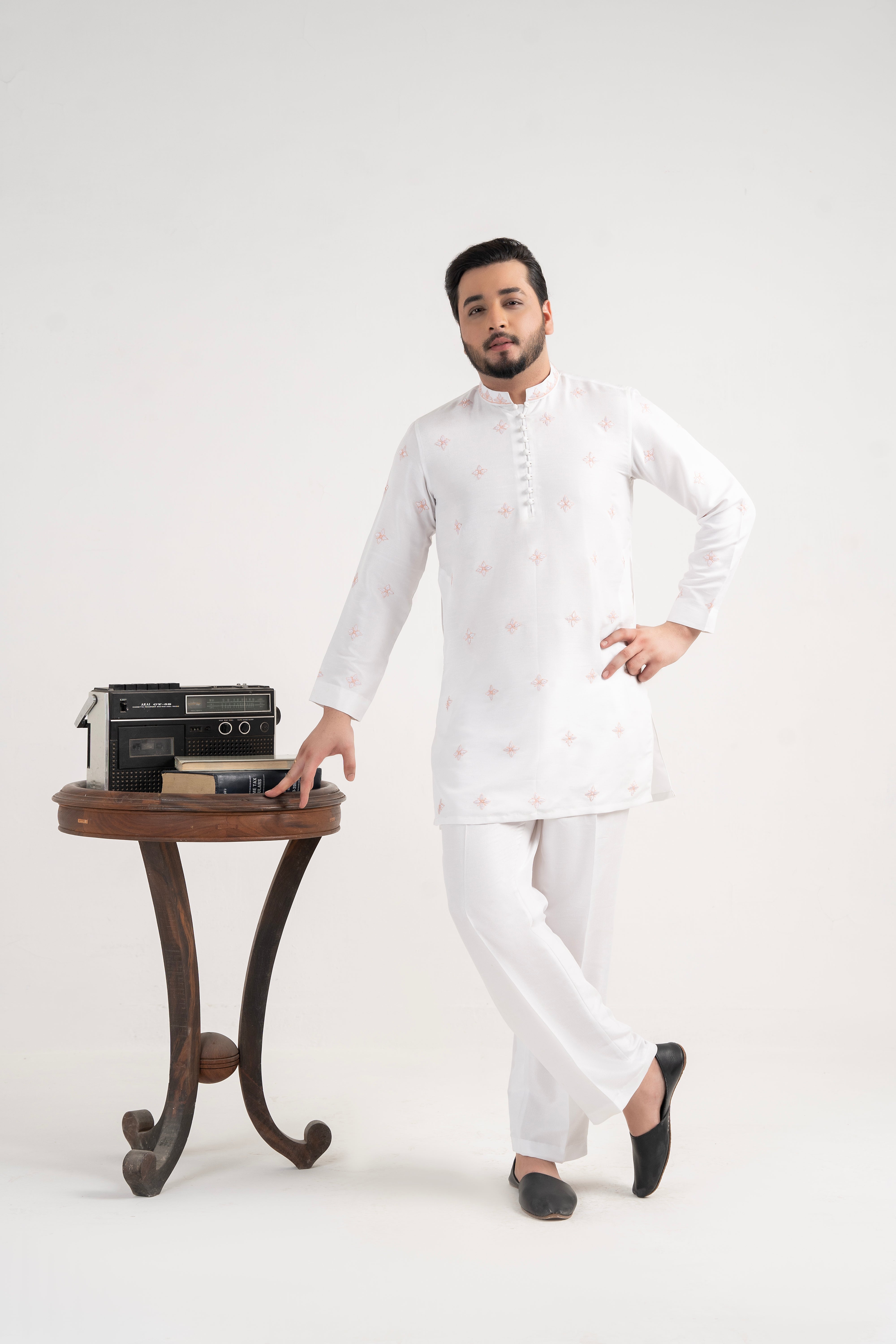 White Embroidered Silk Kurta Pajama (2-Piece) - Image 1