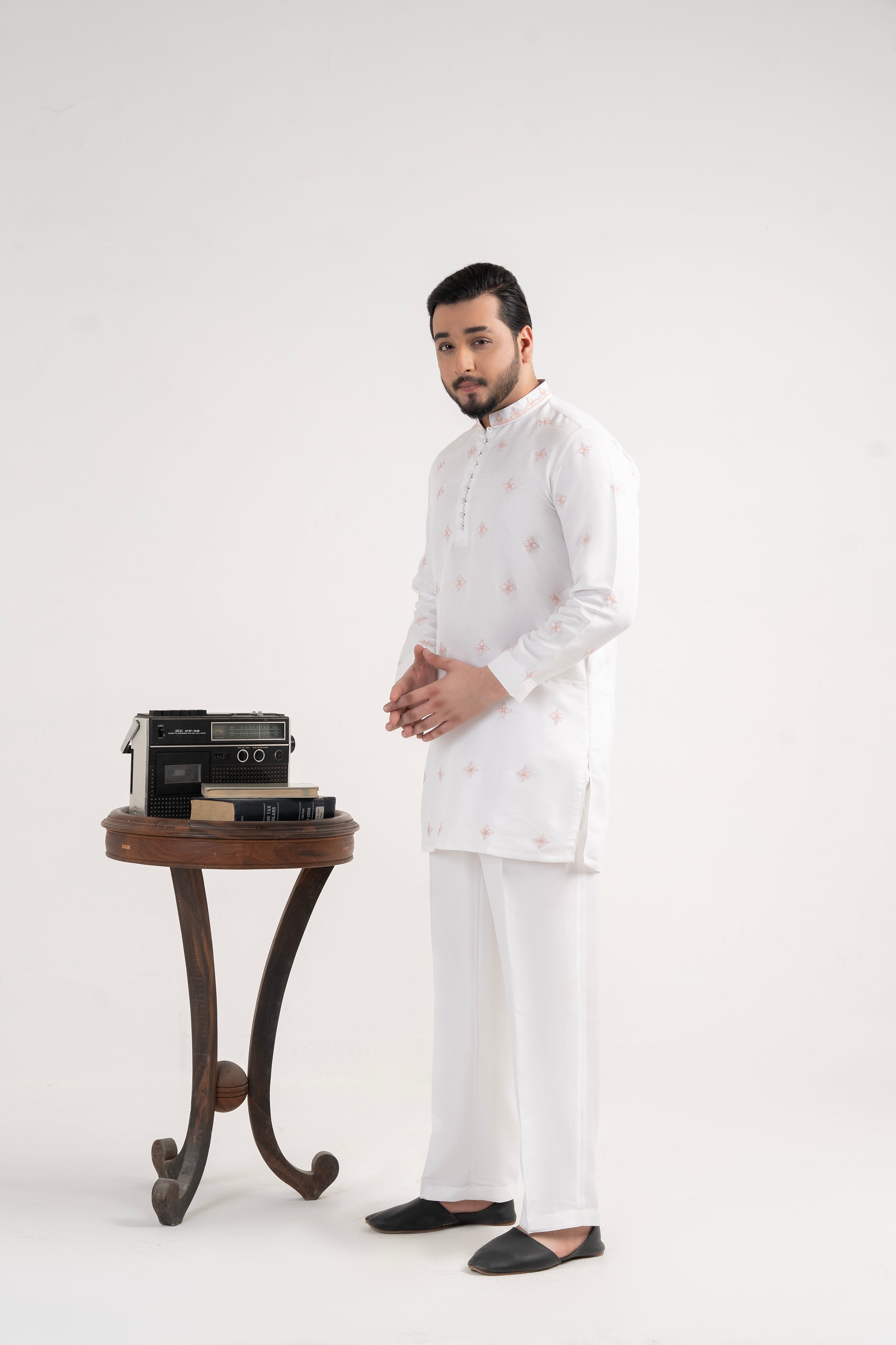 White Embroidered Silk Kurta Pajama (2-Piece) - Image 3