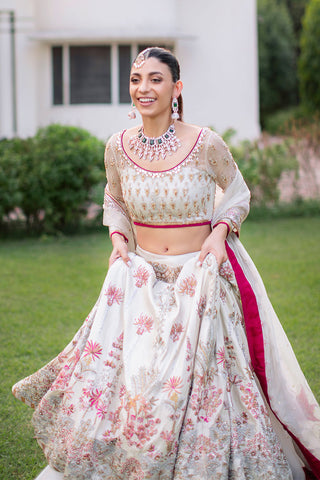 Pakistani White and Red Embroidered Gossamer Lehenga Choli (3-Piece) - Image 4