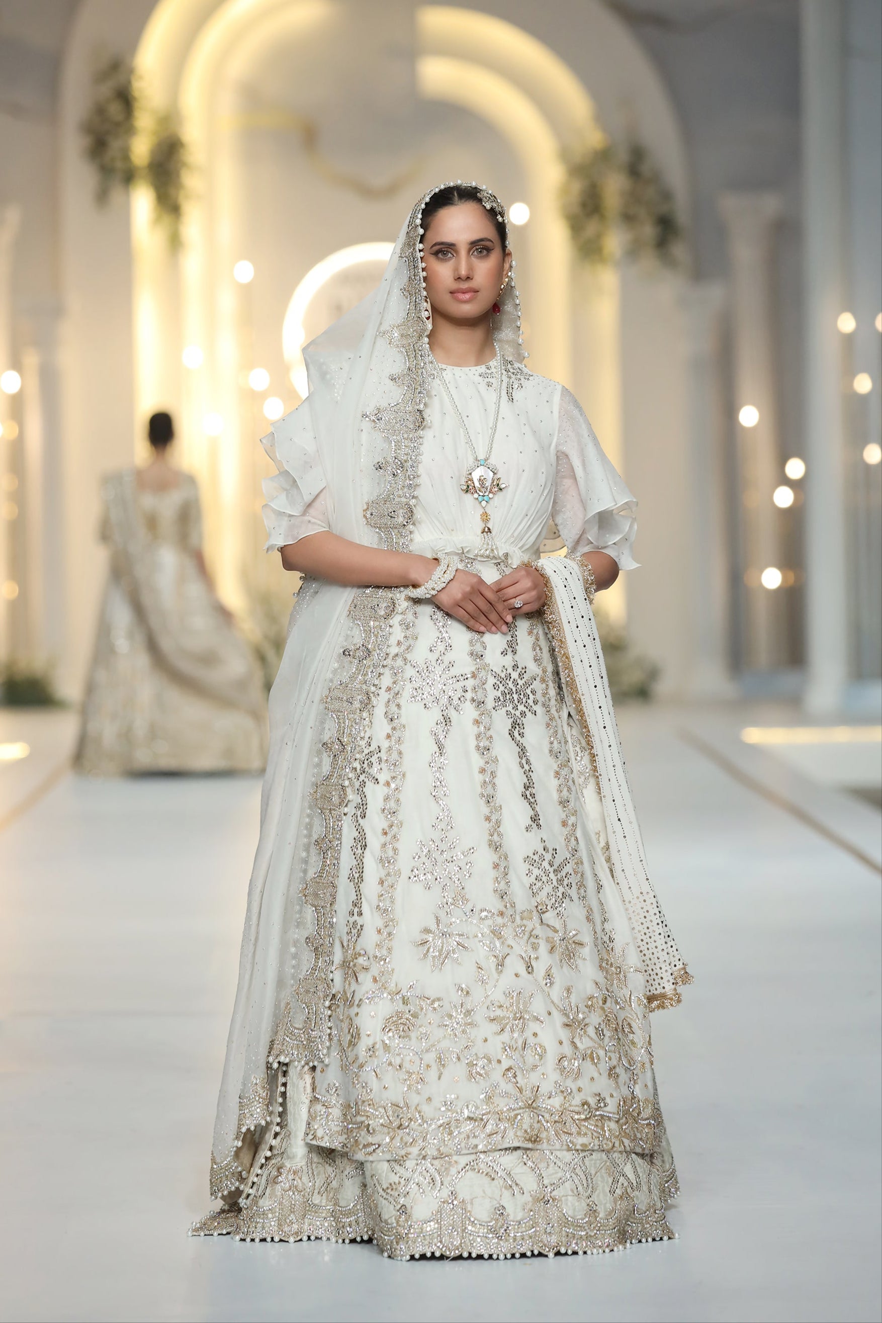 Pakistani White Kamdani Zardozi Khadi Silk Bridal Lehenga (3-Piece) - Image 2