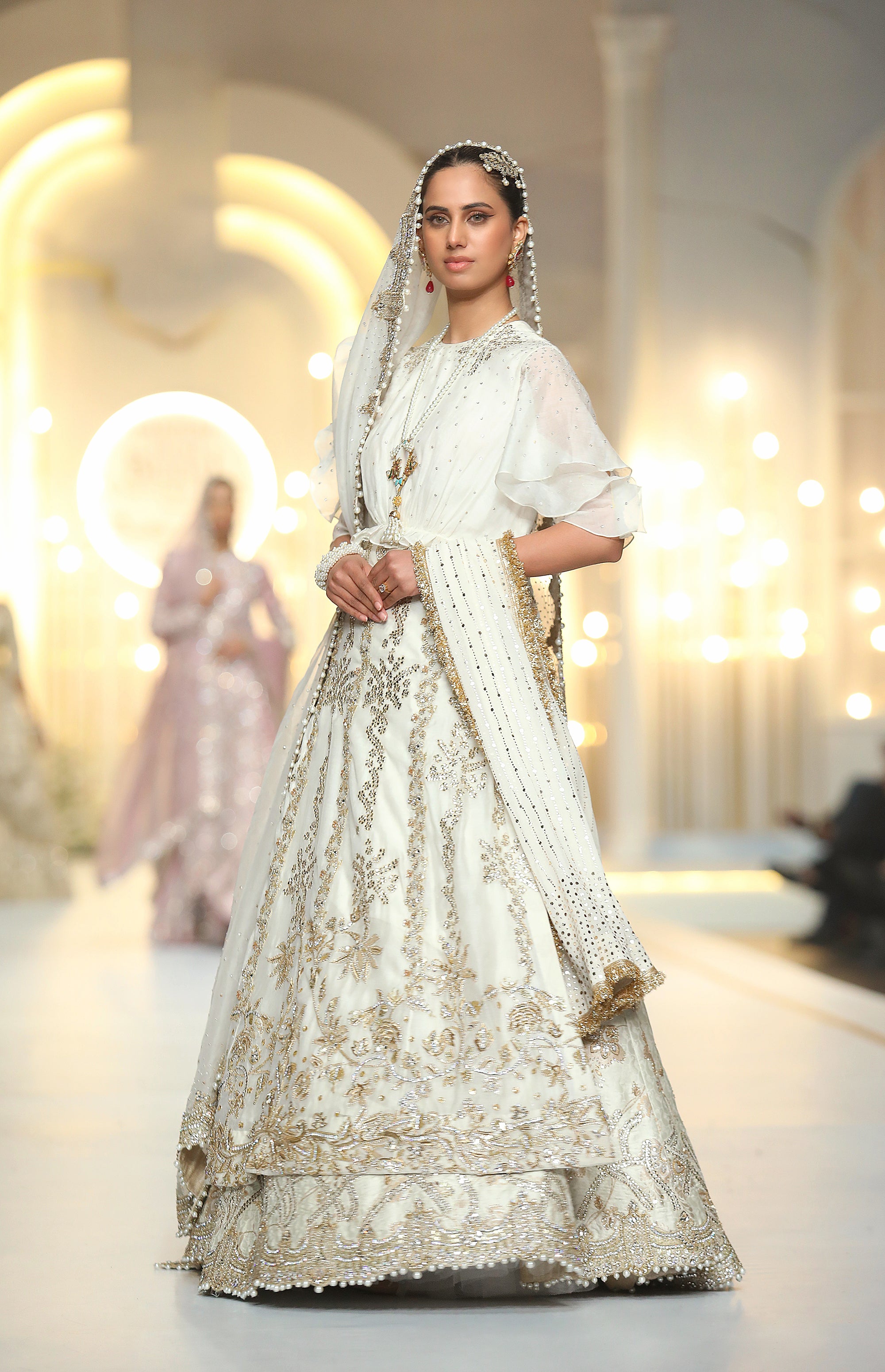 Pakistani White Kamdani Zardozi Khadi Silk Bridal Lehenga (3-Piece) - Image 4