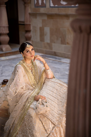 Pakistani White Hand-Embroidered Net & Kimkhab Lehenga (3-Piece) - Image 8