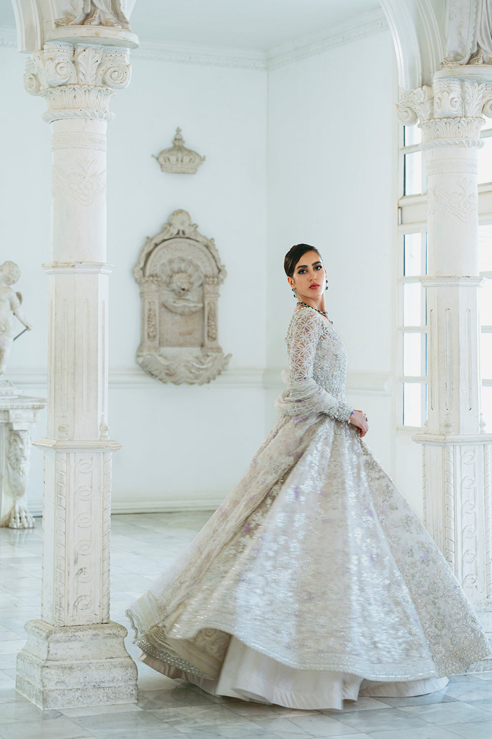 Pakistani White Hand-Embellished Organza Bridal Lehenga (3-Piece) - Image 3