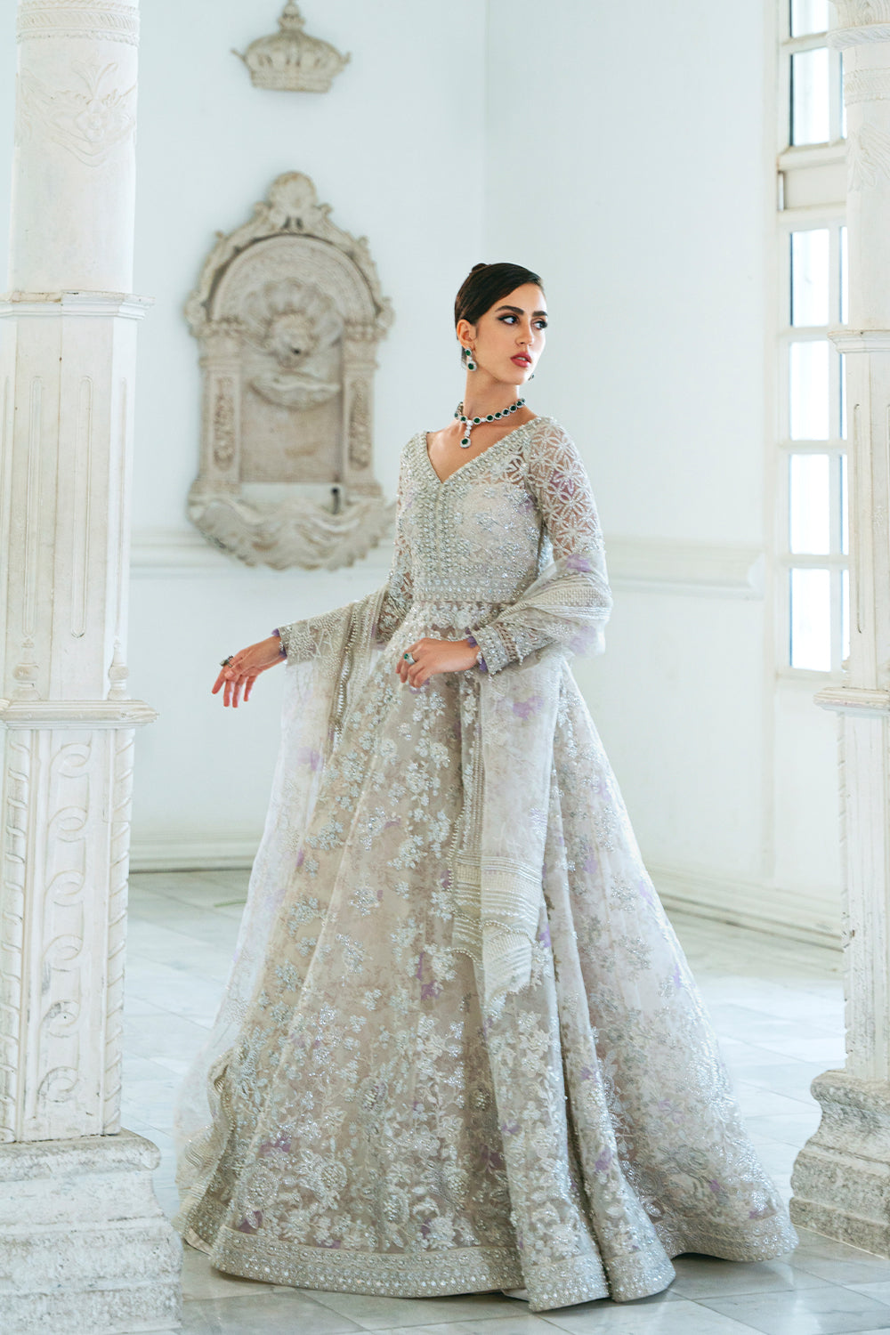 Pakistani White Hand-Embellished Organza Bridal Lehenga (3-Piece) - Image 7