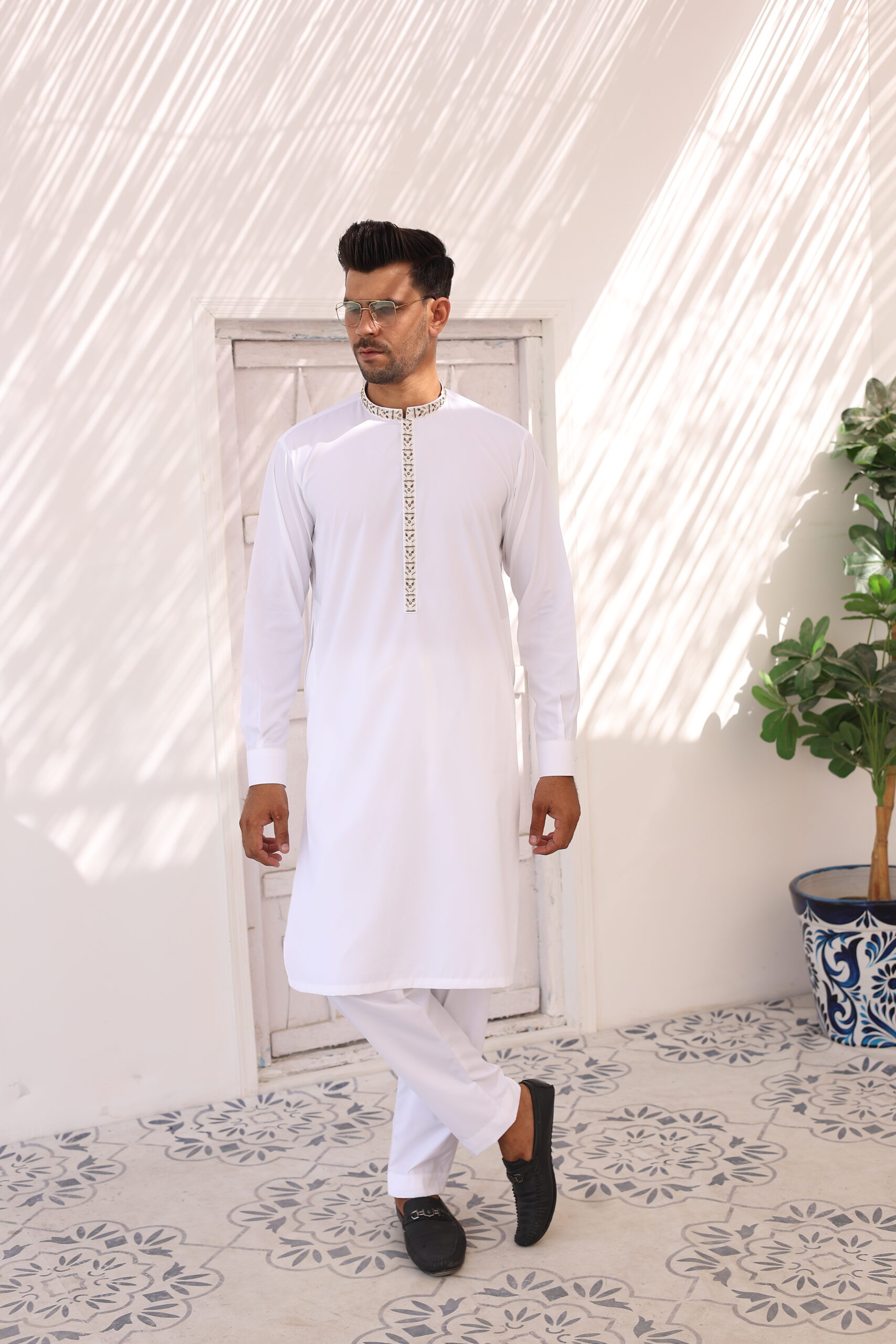 White Hand Embroidered Boski Kurta Pyjama (2-Piece) - Image 1