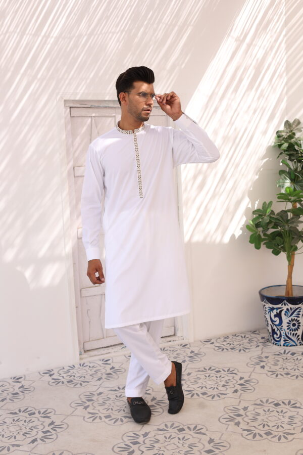 White Hand Embroidered Boski Kurta Pyjama (2-Piece) - Image 2