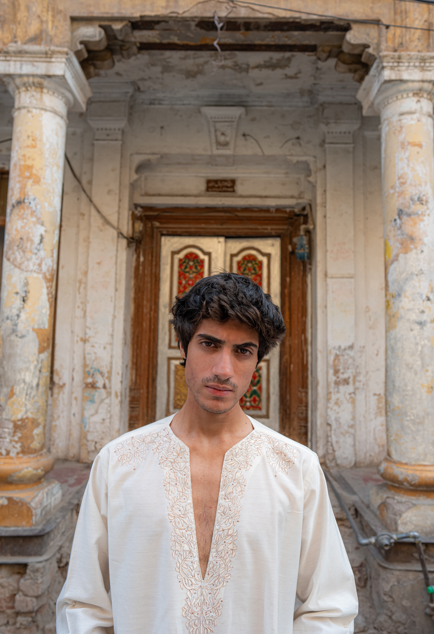 White Embroidered Cotton-Silk Kurta (2-Piece) - Image 2