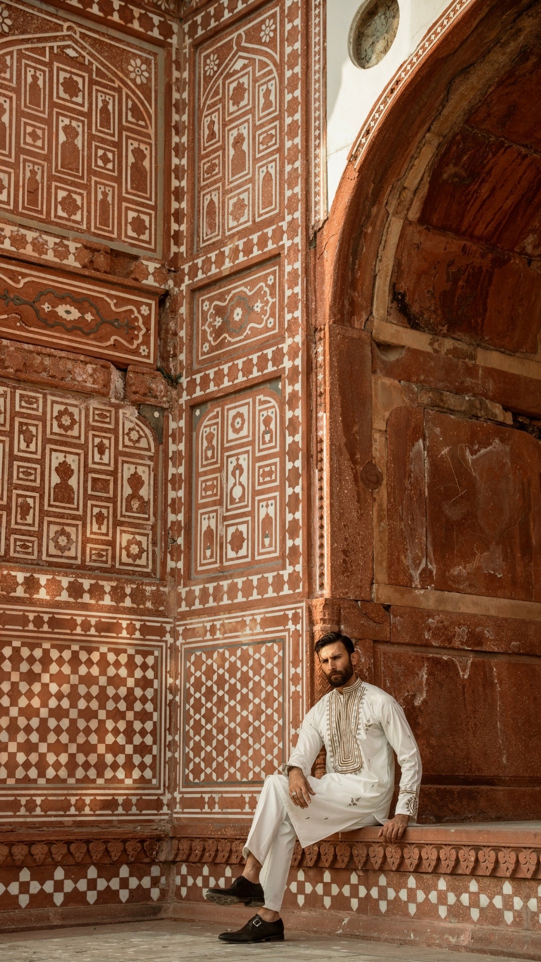 White Chikankari-Embroidered Cotton-Silk Kurta Set (2-Piece) - Image 3