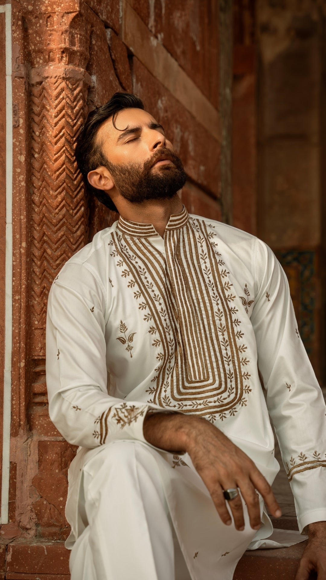 White Chikankari-Embroidered Cotton-Silk Kurta Set (2-Piece) - Image 4