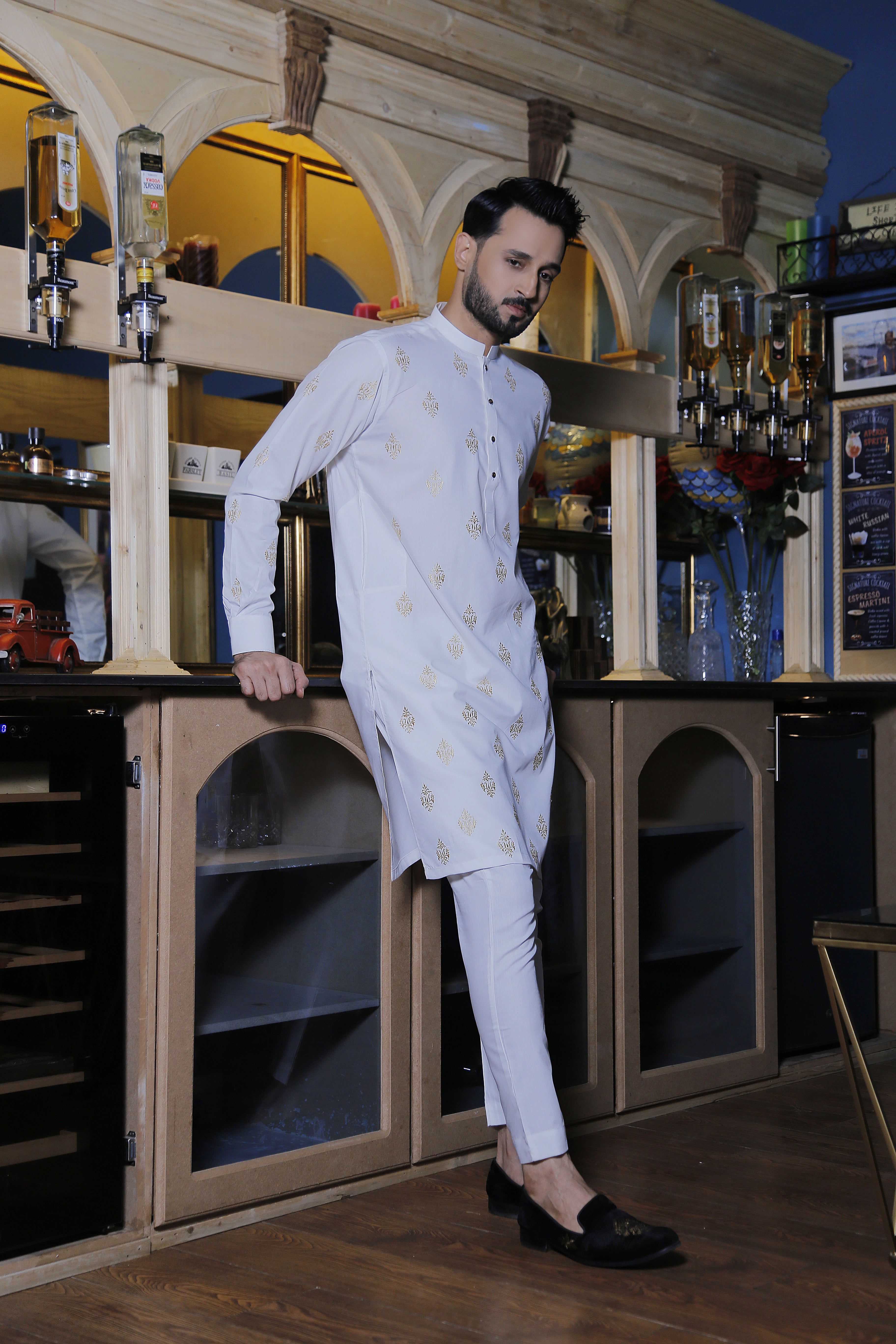 White Delicate Motif Embroidered Cotton Kurta Pajama (2-Piece) - Image 2