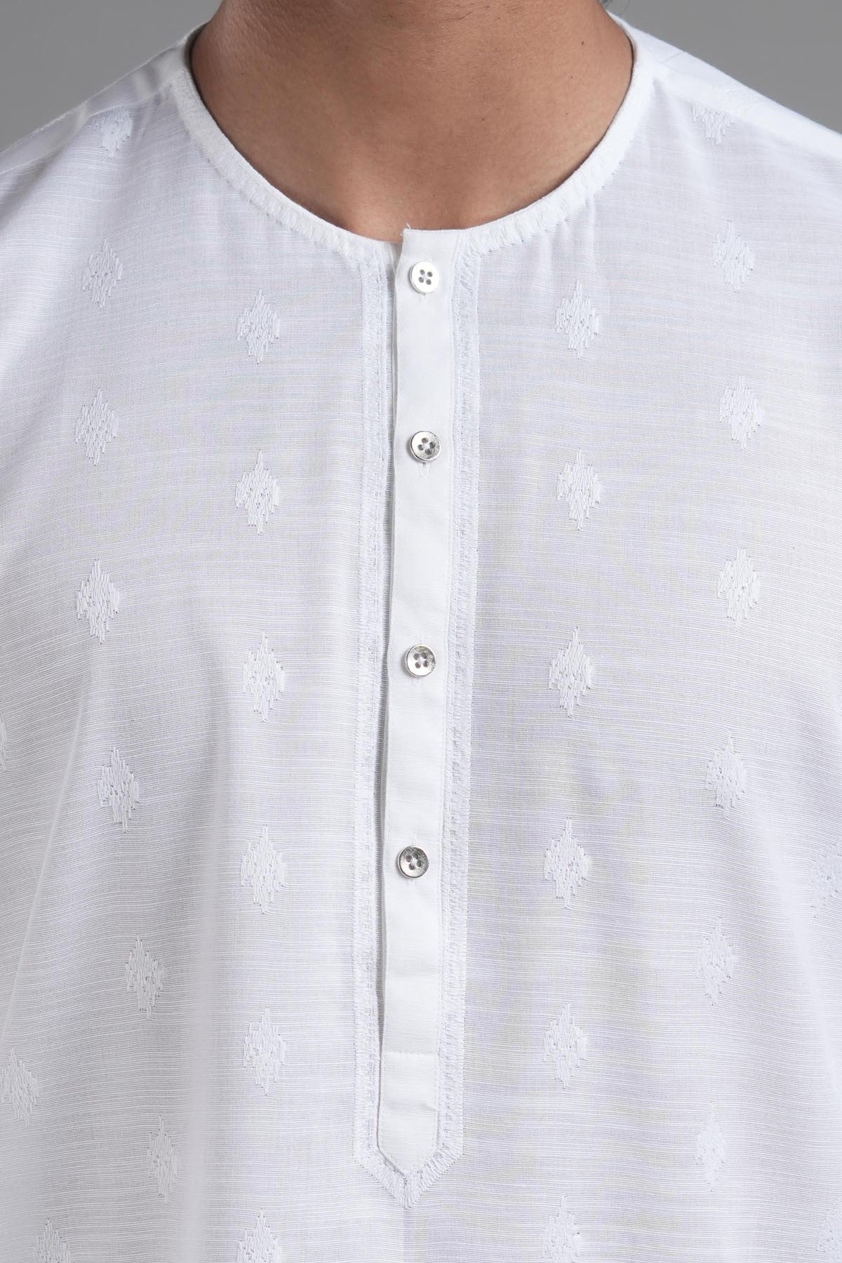 White Embroidered Egyptian Cotton Kurta (1-Pc) - Image 2
