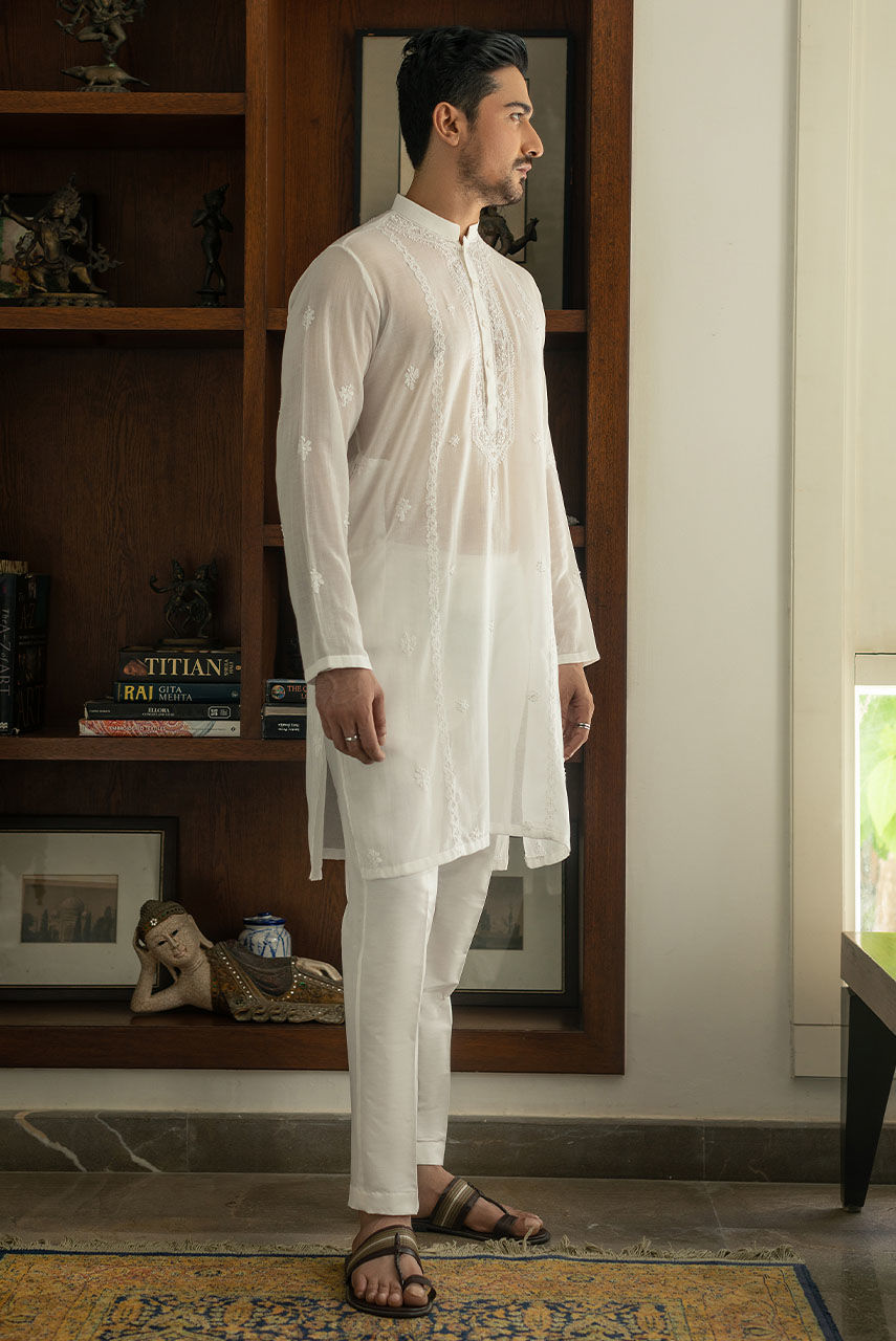 White Hand-Embroidered Chikan Kari Malmal Kurta (1-Pc) - Image 3