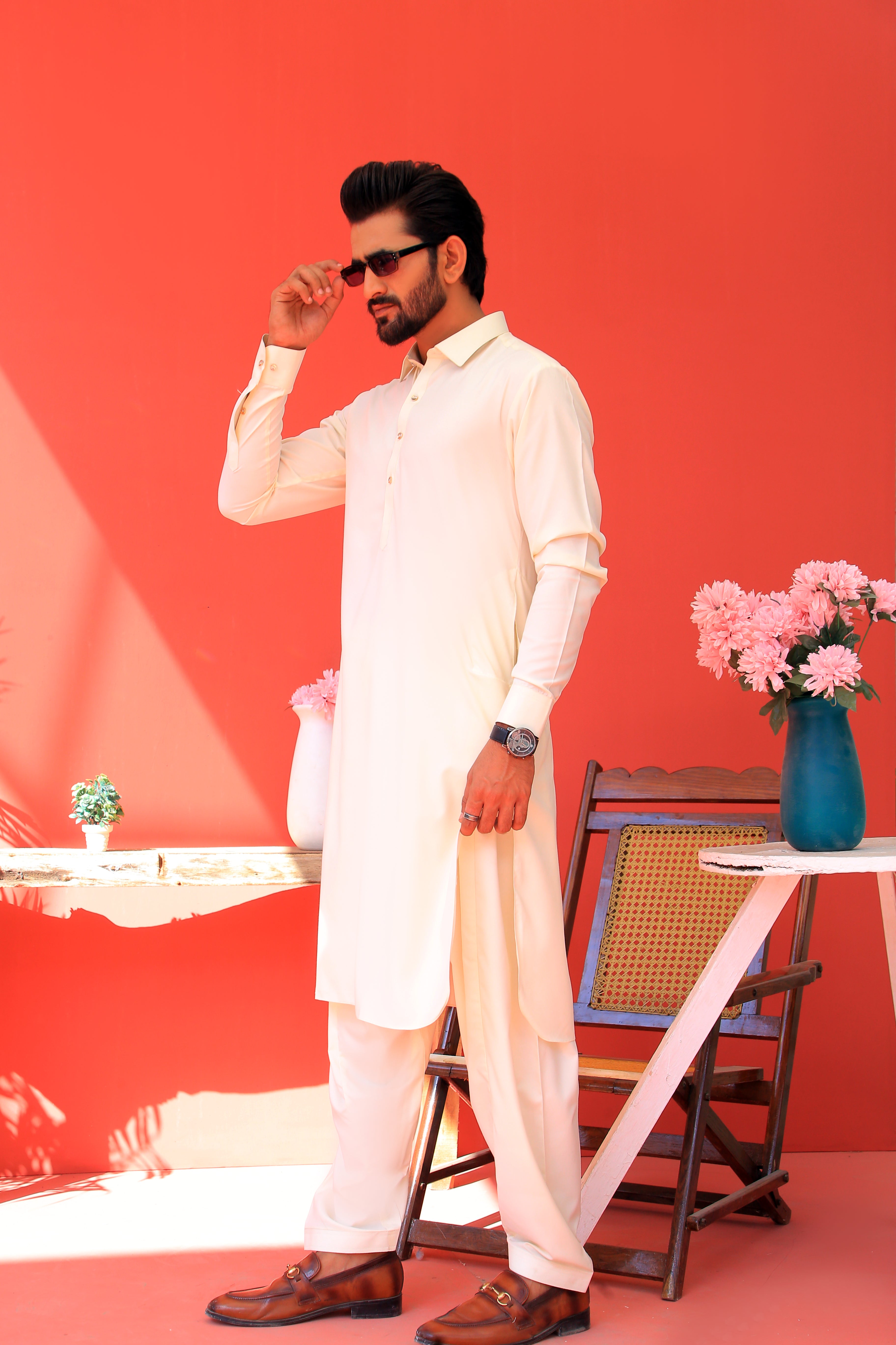 White Minimalist Cotton Shalwar Kameez (2-Piece) - Image 1