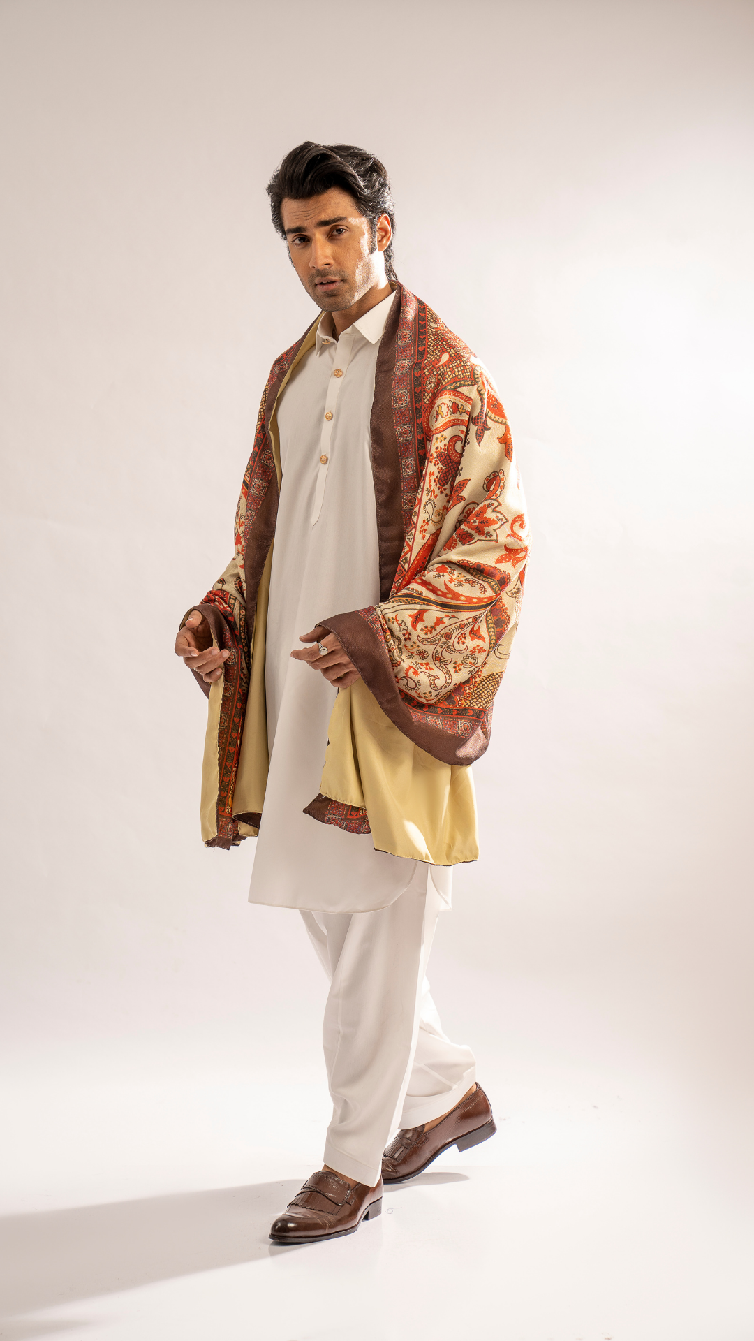 White Cotton Kurta Shalwar with Gold-Tone Buttons (2-Piece) - Image 4