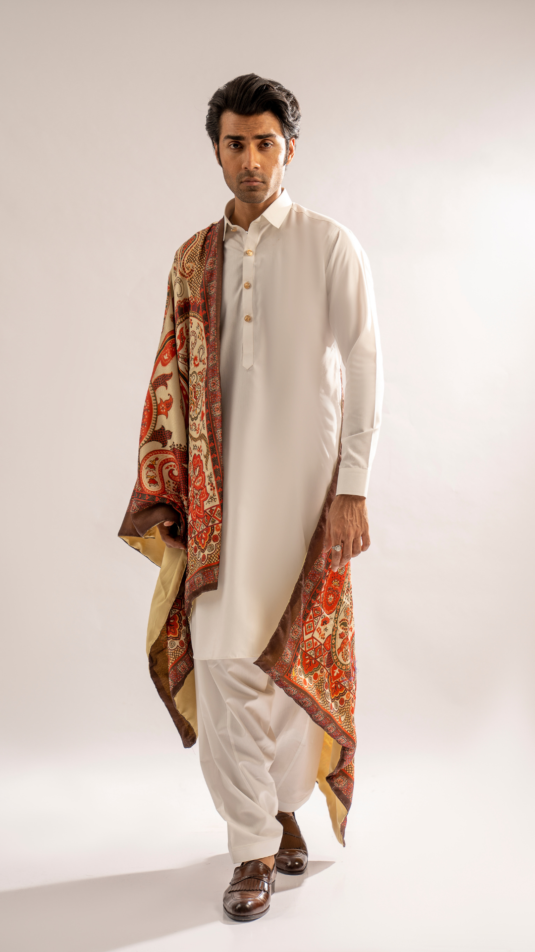 White Cotton Kurta Shalwar with Gold-Tone Buttons (2-Piece) - Image 5