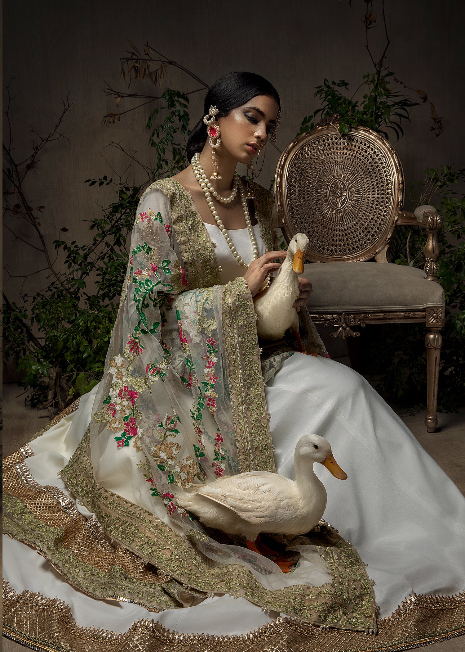 White Aari Embroidered Georgette Pishwas (3-Piece) - Image 3