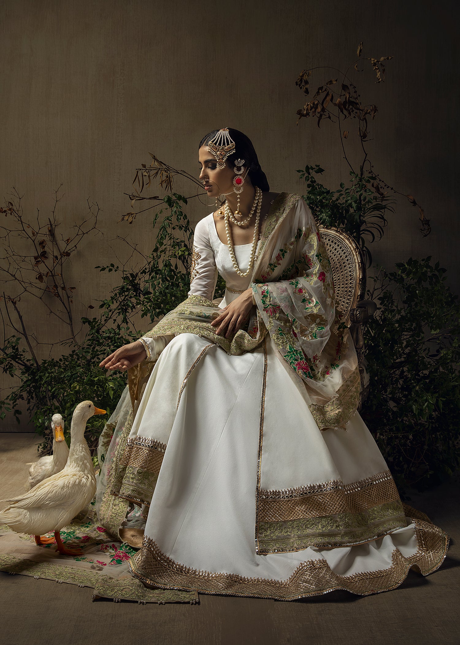 White Aari Embroidered Georgette Pishwas (3-Piece) - Image 5