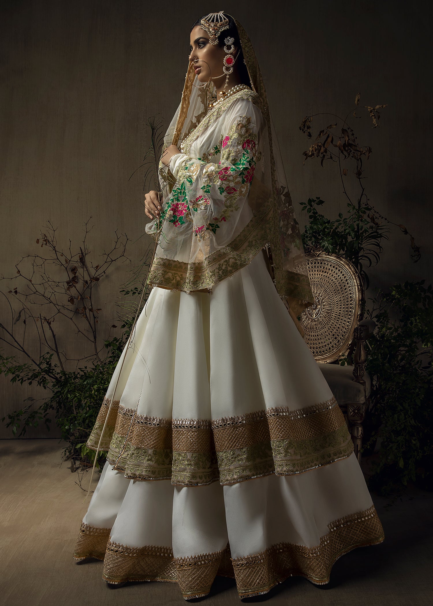 White Aari Embroidered Georgette Pishwas (3-Piece) - Image 6