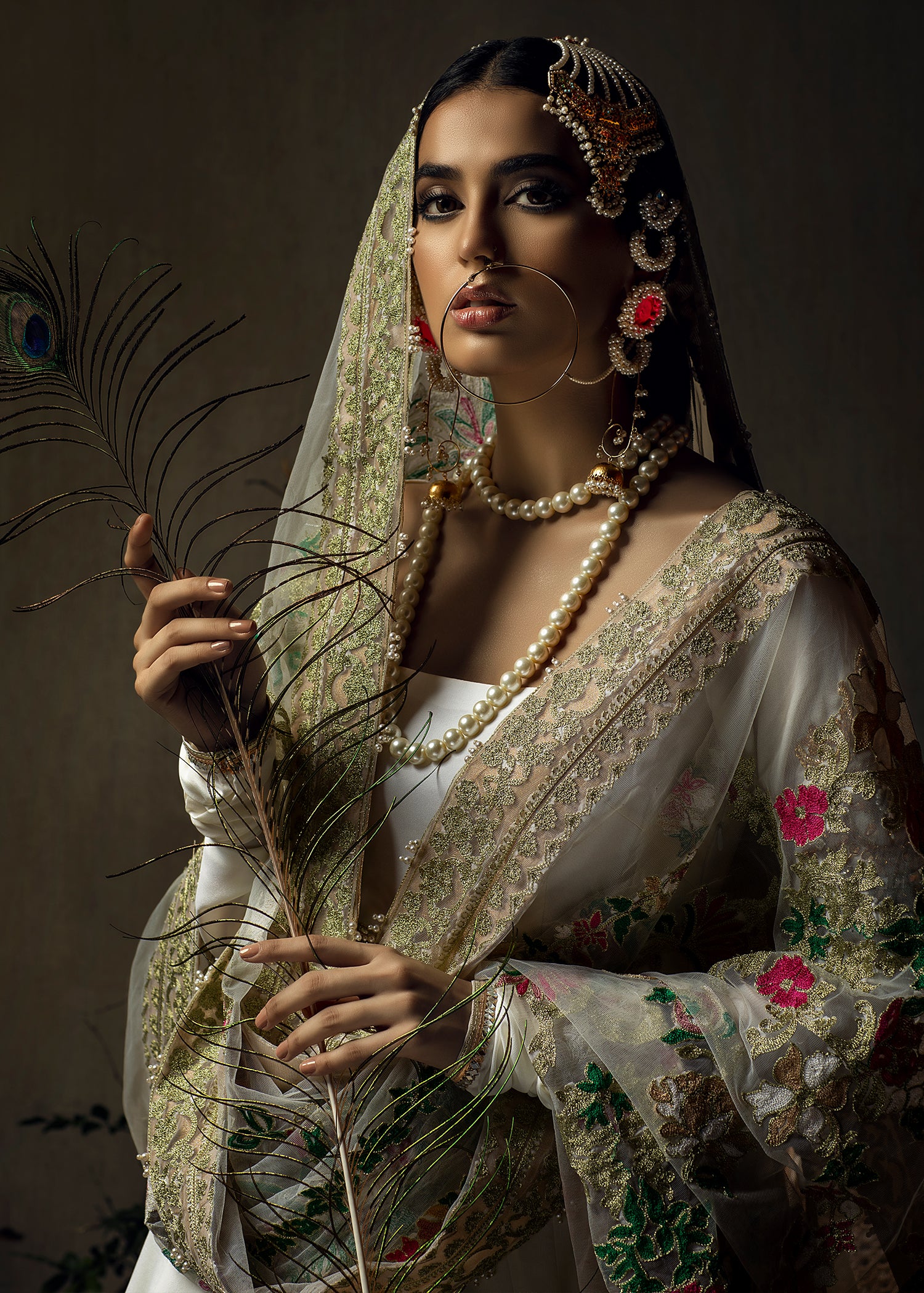 White Aari Embroidered Georgette Pishwas (3-Piece) - Image 7