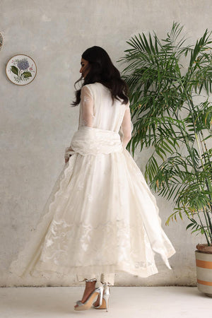 Pakistani White Embroidered Organza Kalidaar Pishwas (3-Piece) - Image 4