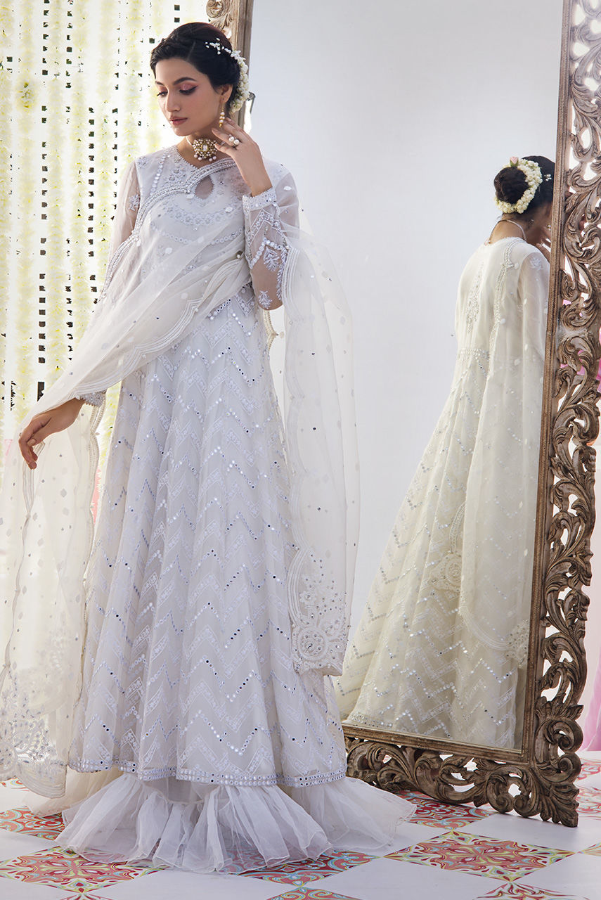Pakistani White Zardozi Embroidered Organza Pishwas (3-Piece) - Image 2