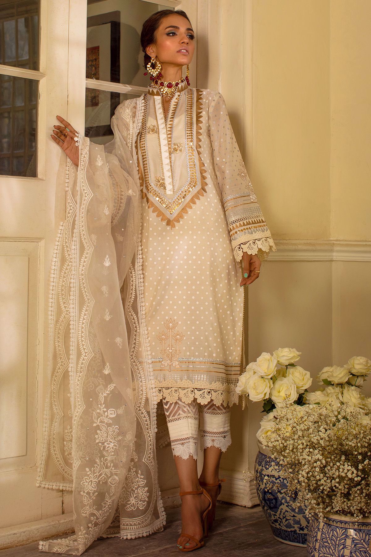 Pakistani White Kaamdani Pure Khaadi Silk Salwar Kameez (3-Piece) - Image 1