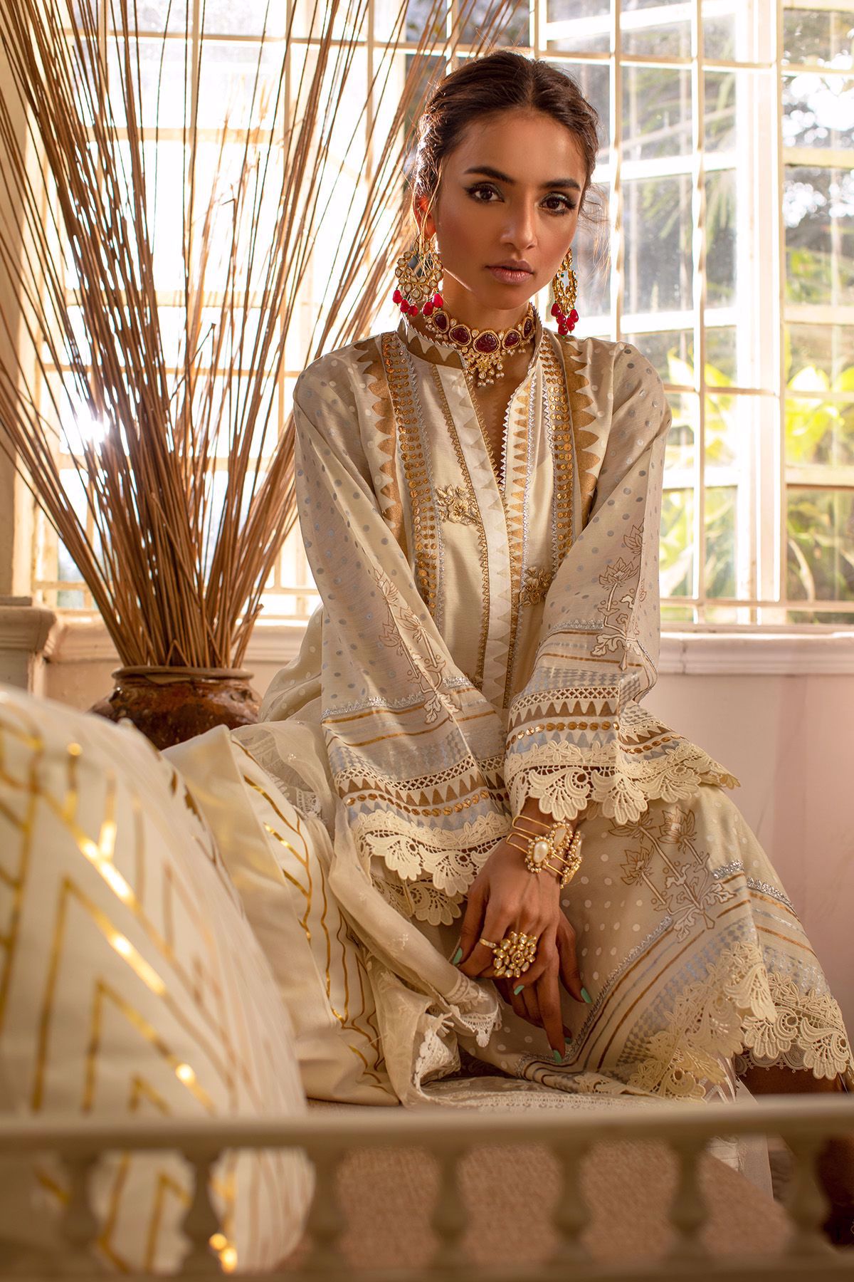 Pakistani White Kaamdani Pure Khaadi Silk Salwar Kameez (3-Piece) - Image 2