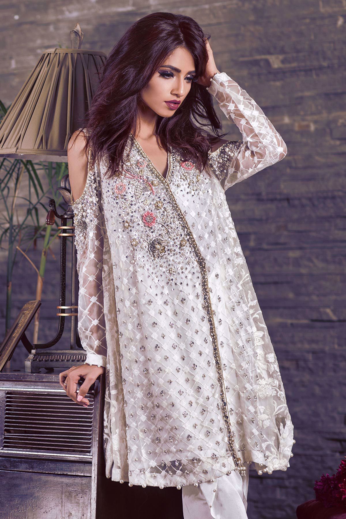 Pakistani White Embroidered Organza Kurta Set (2-Piece) - Image 2