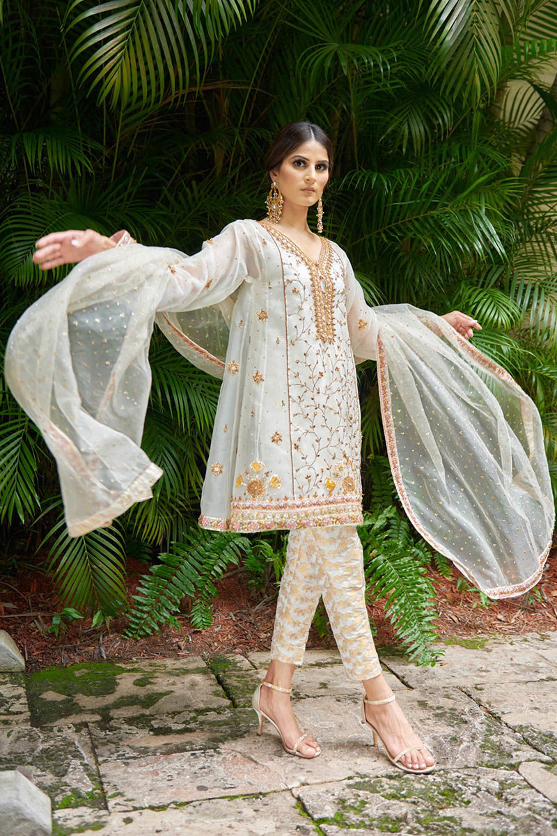 Pakistani White Zardozi Organza Salwar Kameez (3-Piece) - Image 4