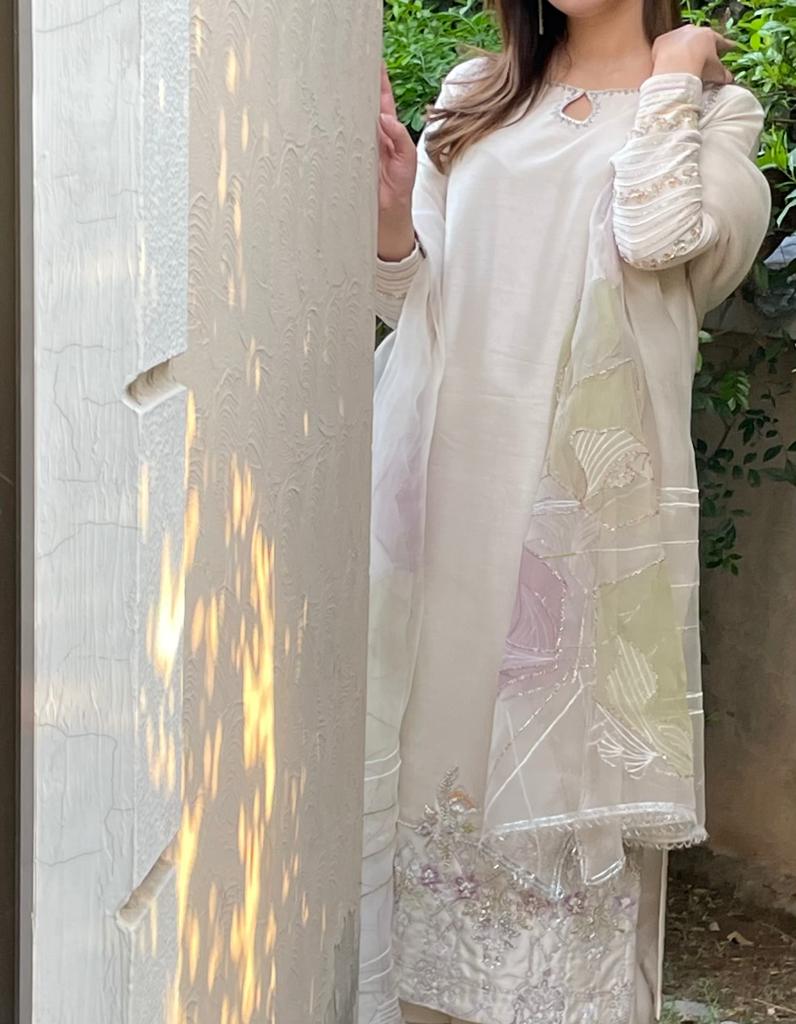 Vanilla White Embroidered Raw Silk Salwar Kameez (3-Piece) - Image 3