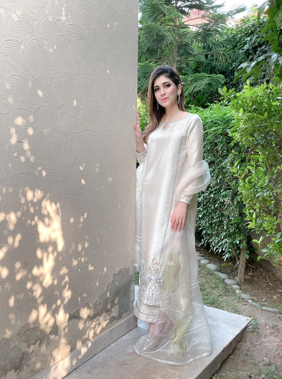 Vanilla White Embroidered Raw Silk Salwar Kameez (3-Piece) - Image 4