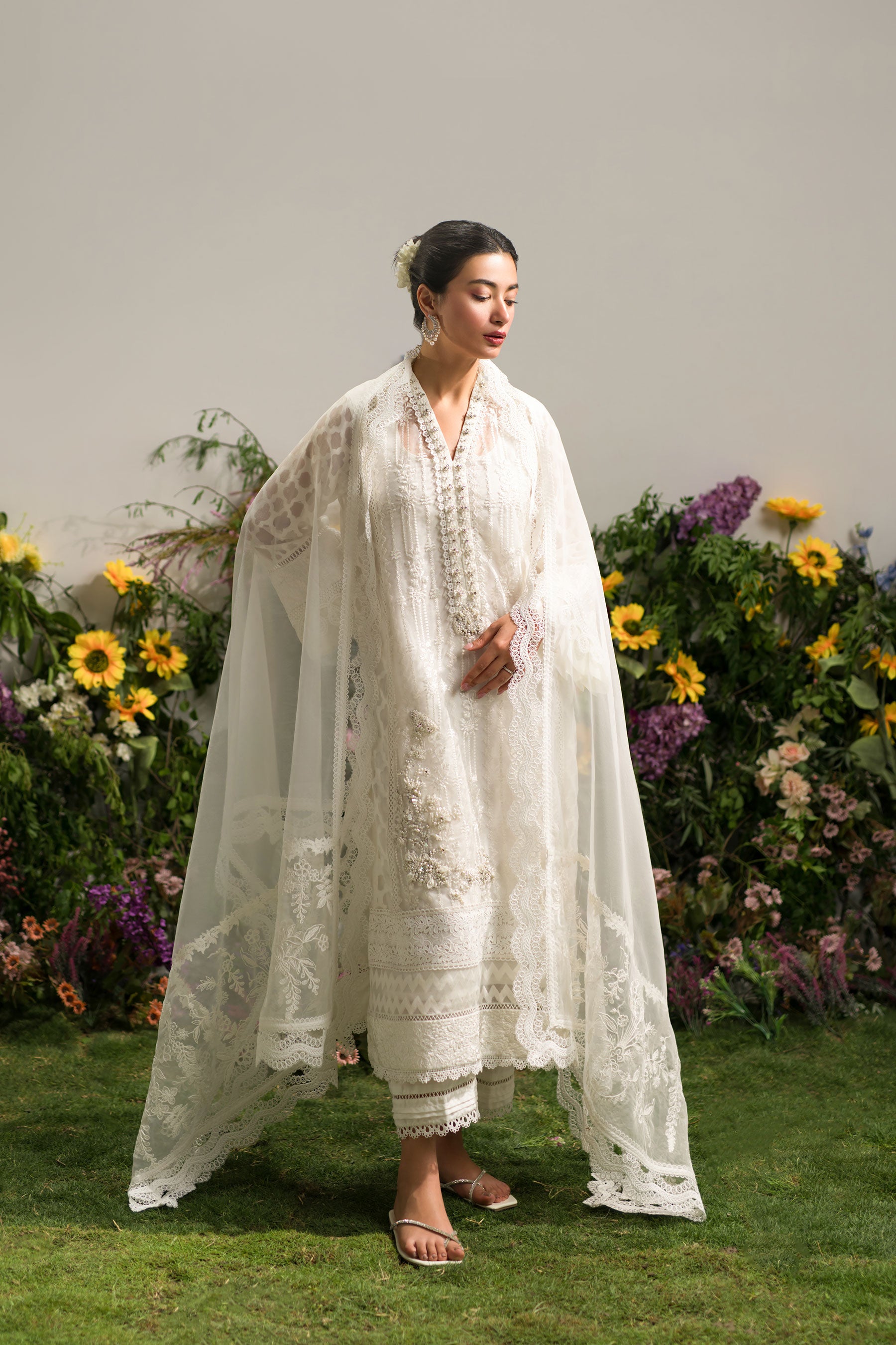 White Hand-Embellished Self-Organza Salwar Kameez (4-Piece) - Image 2