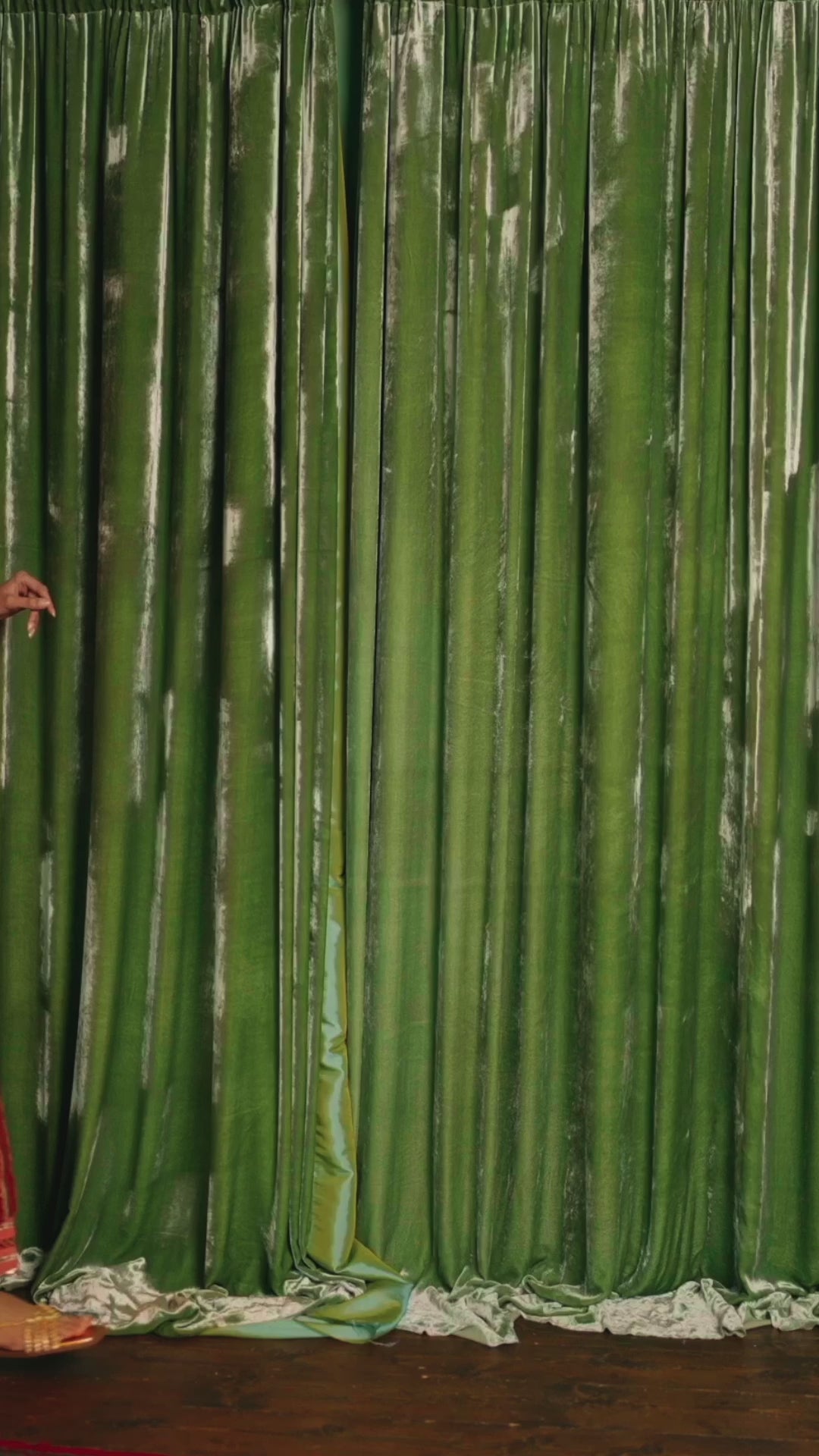 White Gold Embroidered Sheesha Silk Kurta Set (3-Piece) - Image 10